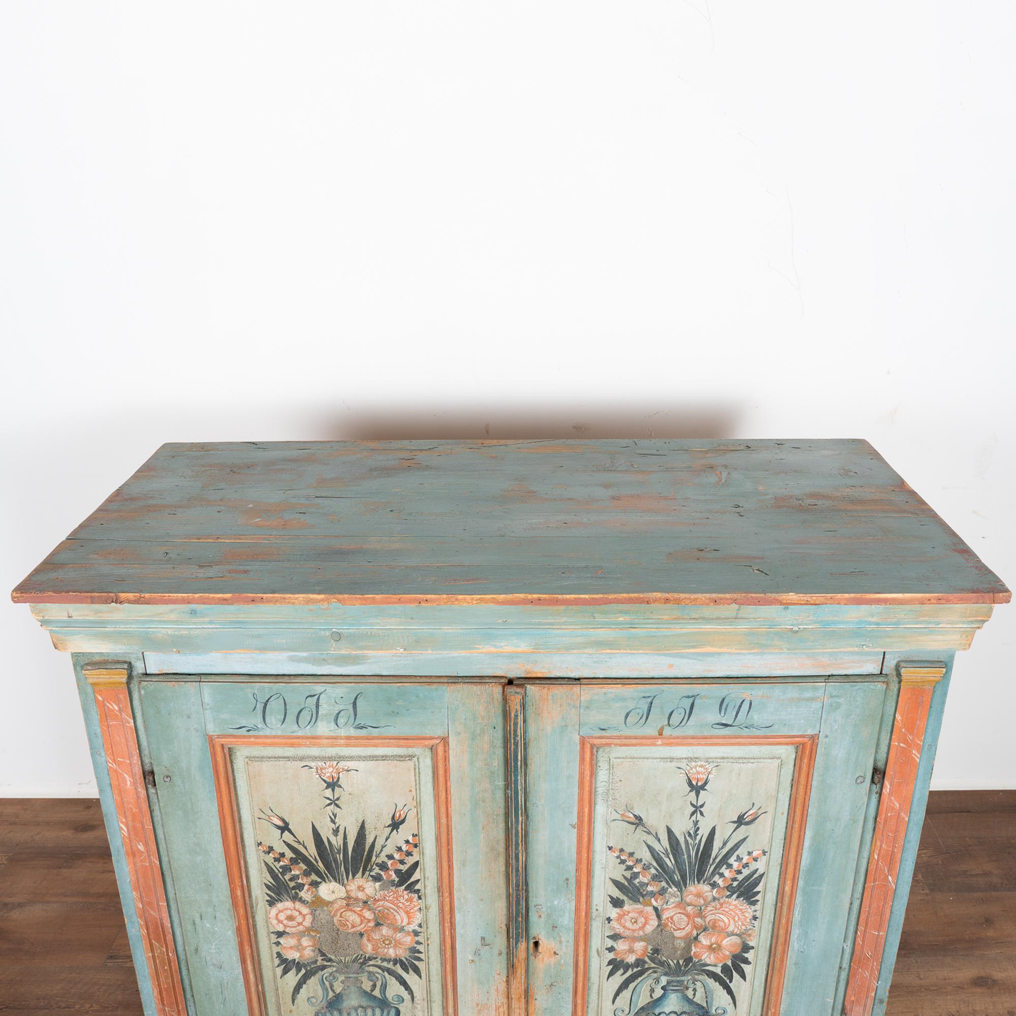 Blau lackierter Sideboard-Schrank, Schweden, datiert 1843 im Zustand „Gut“ im Angebot in Round Top, TX