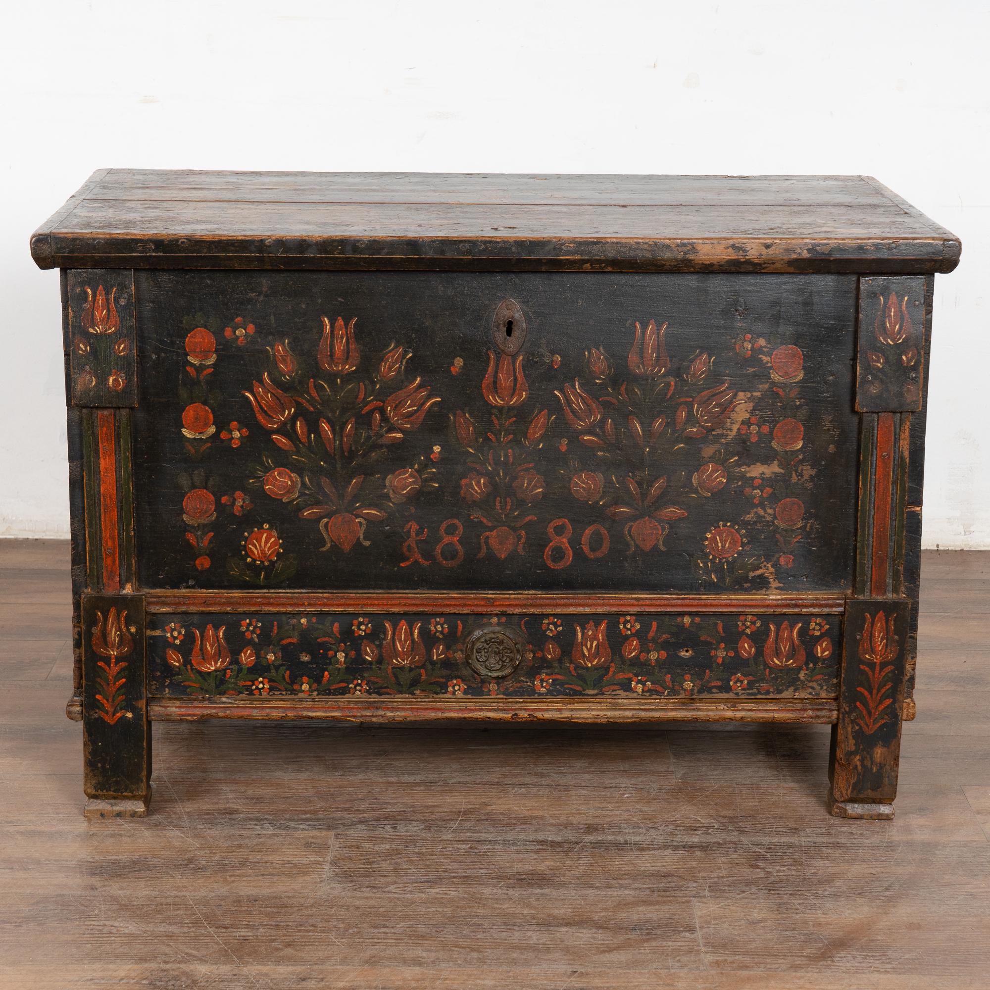 Rustique Malle originale en pin peint en bleu datant de 1880 en vente