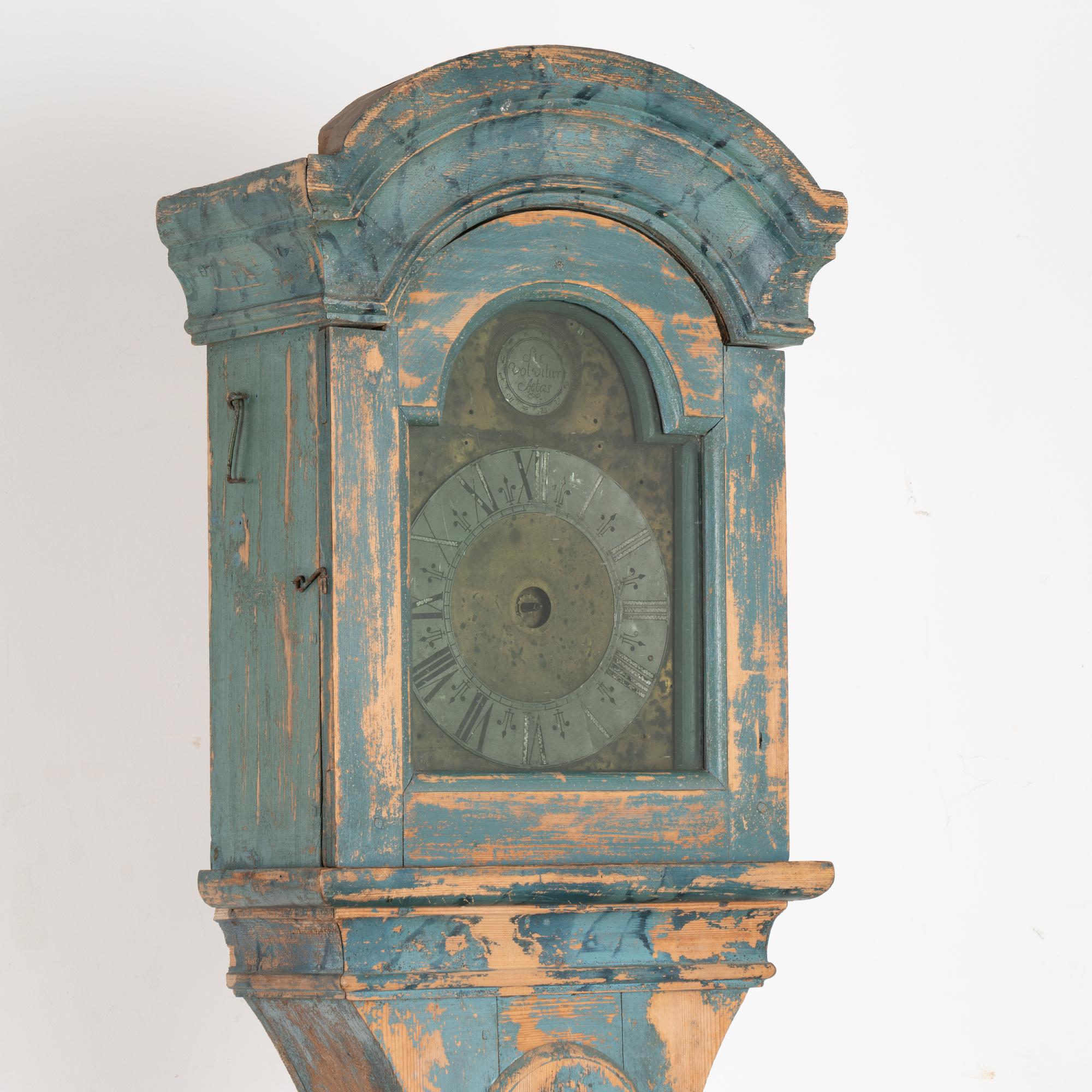 Original Blue Painted Swedish Mora Grandfather Clock, circa 1800-20 In Good Condition For Sale In Round Top, TX