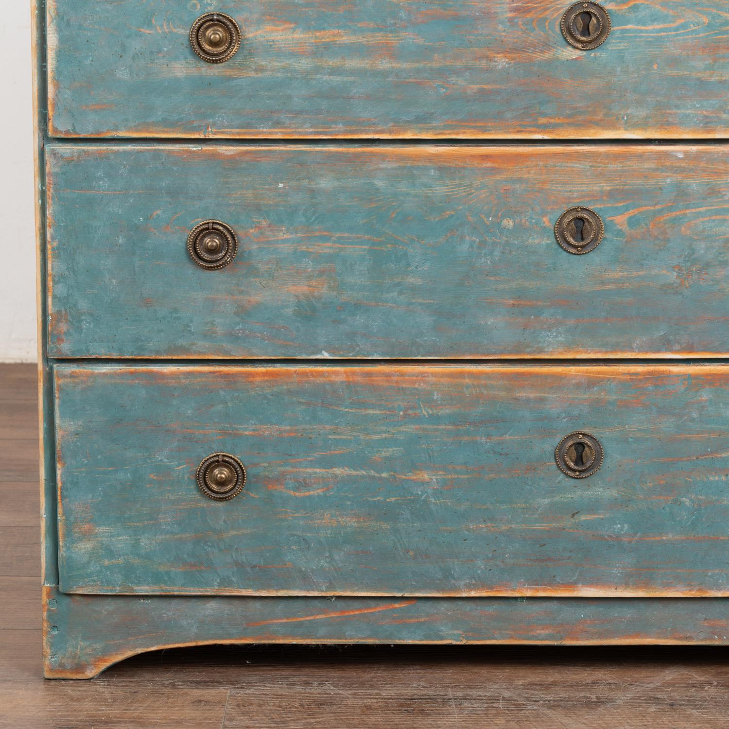 Original Blue Painted Swedish Pine Chest of drawers, circa 1800-20 6