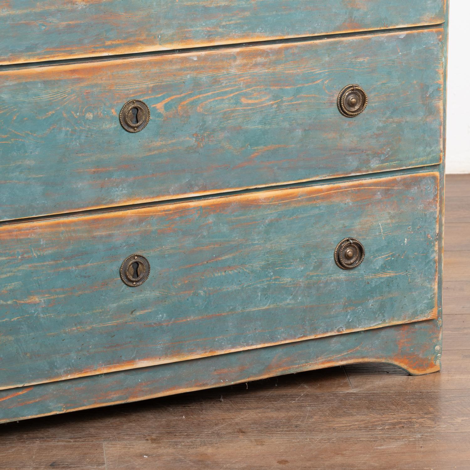 Original Blue Painted Swedish Pine Chest of drawers, circa 1800-20 7