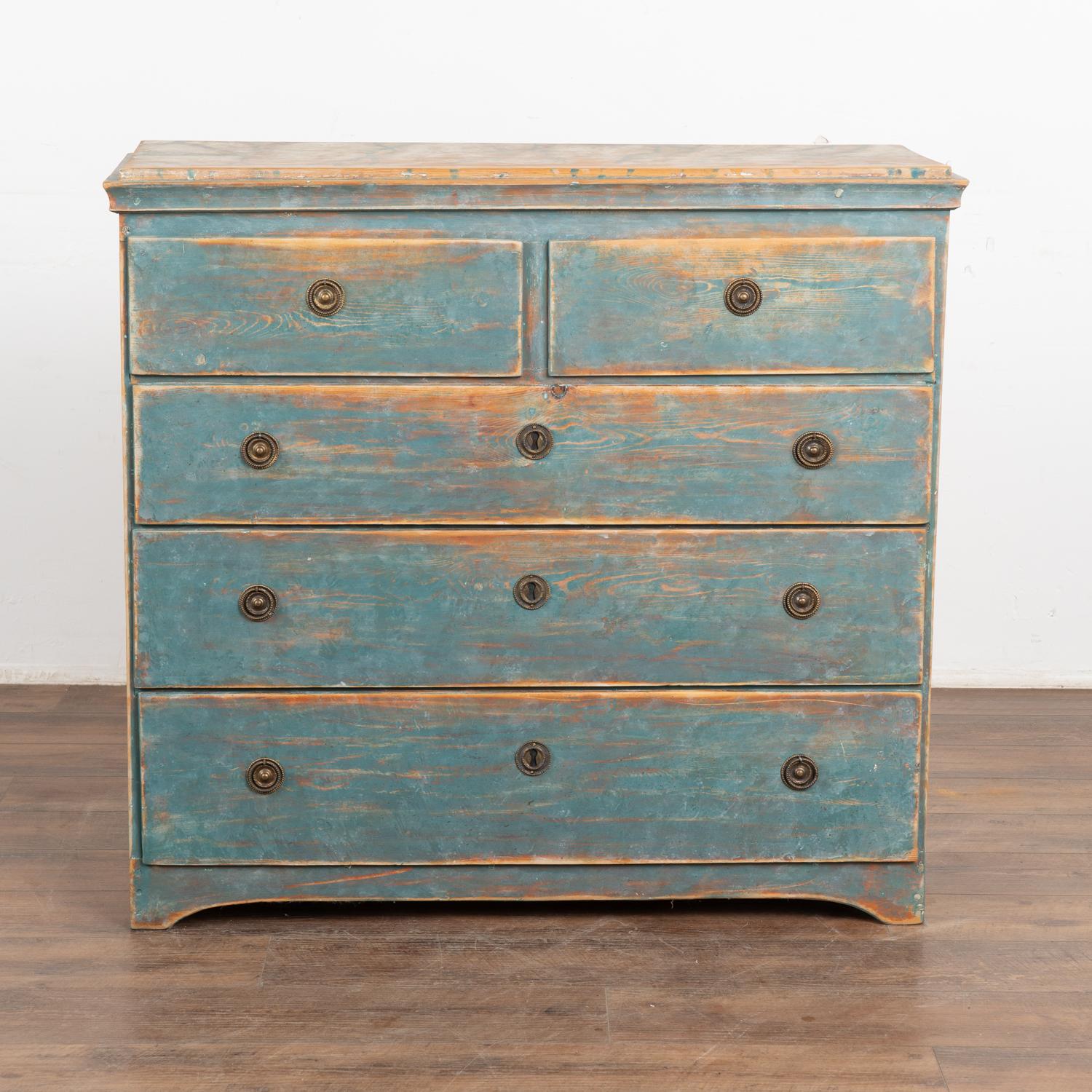 Original Blue Painted Swedish Pine Chest of drawers, circa 1800-20 In Good Condition In Round Top, TX