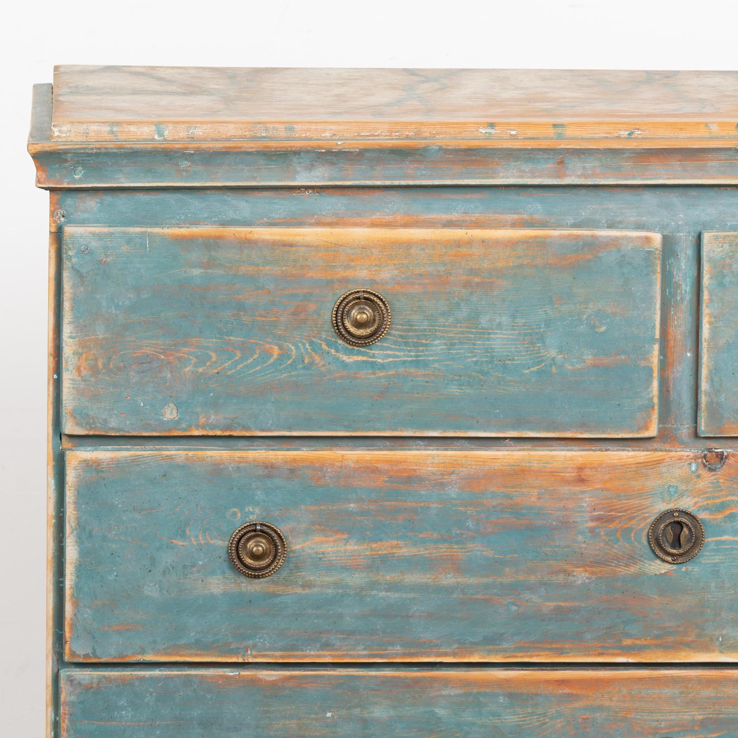 Original Blue Painted Swedish Pine Chest of drawers, circa 1800-20 3