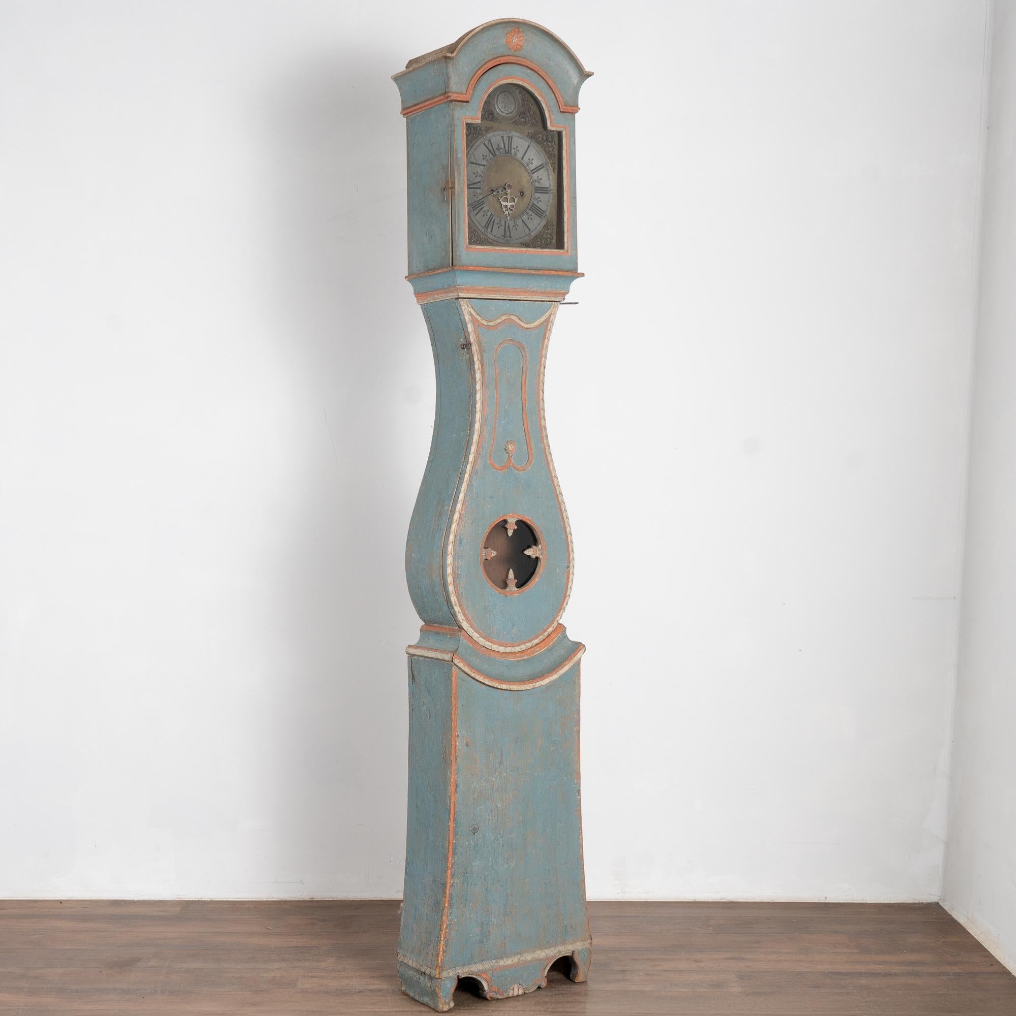 Exceptional hand painted mora grandfather clock with original light blue painted finish accented in soft red and white trim. The warm aged patina on this 8' tall clock is what collectors strive to find.
Panel details, curved bonnet, curvaceous
