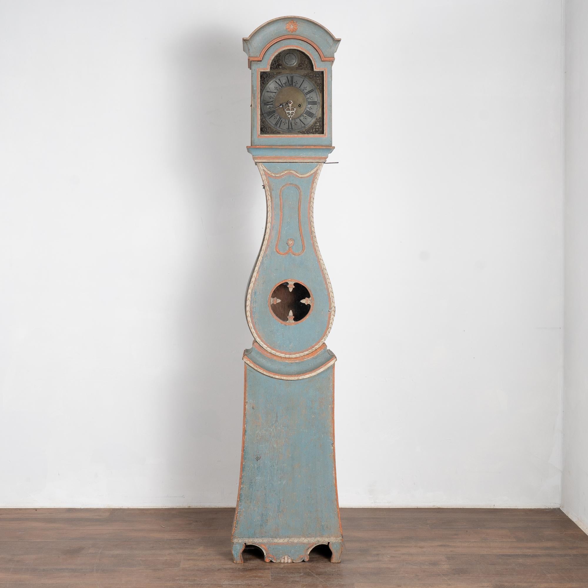 Original Blue Painted Tall Swedish Mora Grandfather Clock, circa 1820-40 In Good Condition For Sale In Round Top, TX