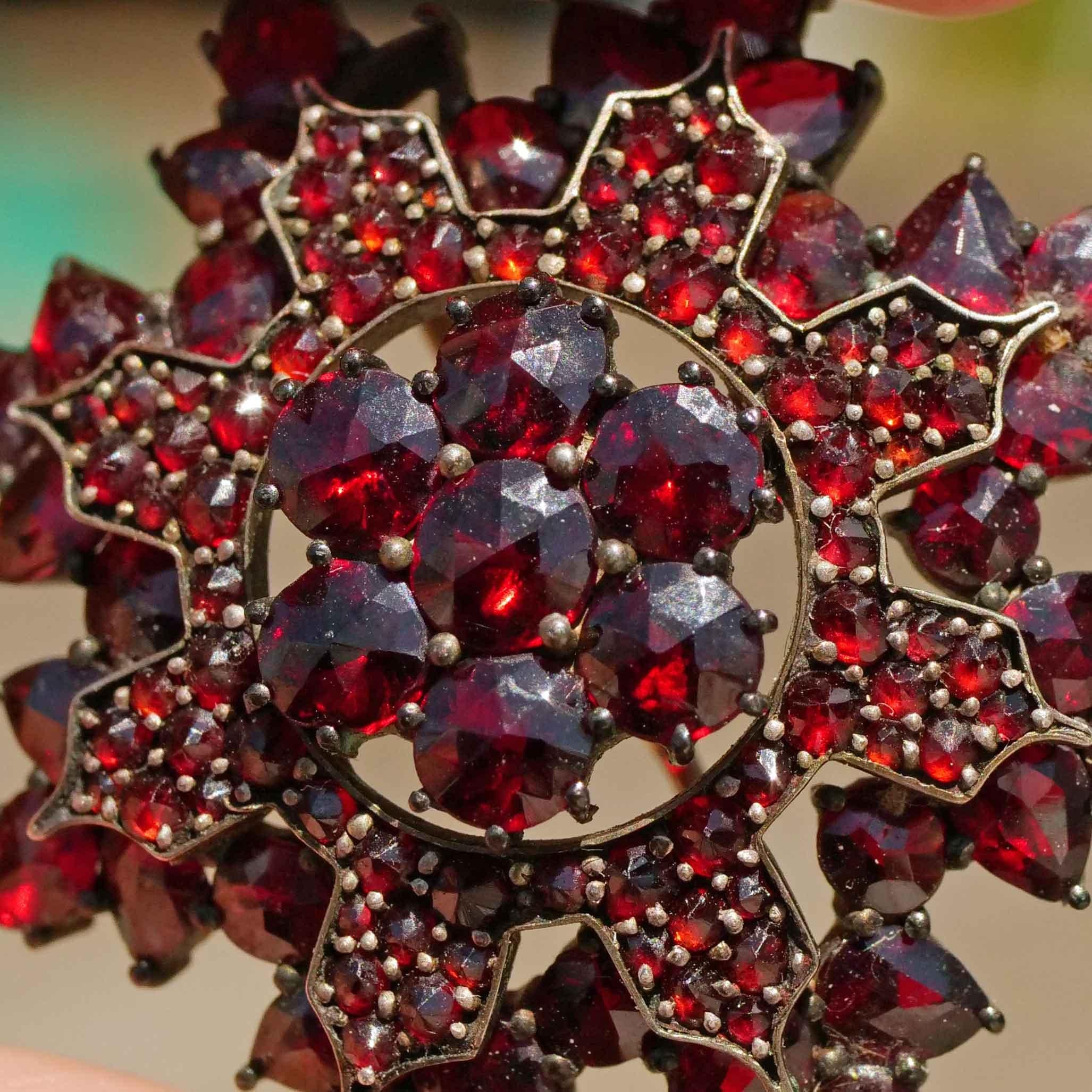 Original Bohemian Garnet Brooch 1860-1890 Tombak Czech Republic Carbuncle Stone For Sale 4