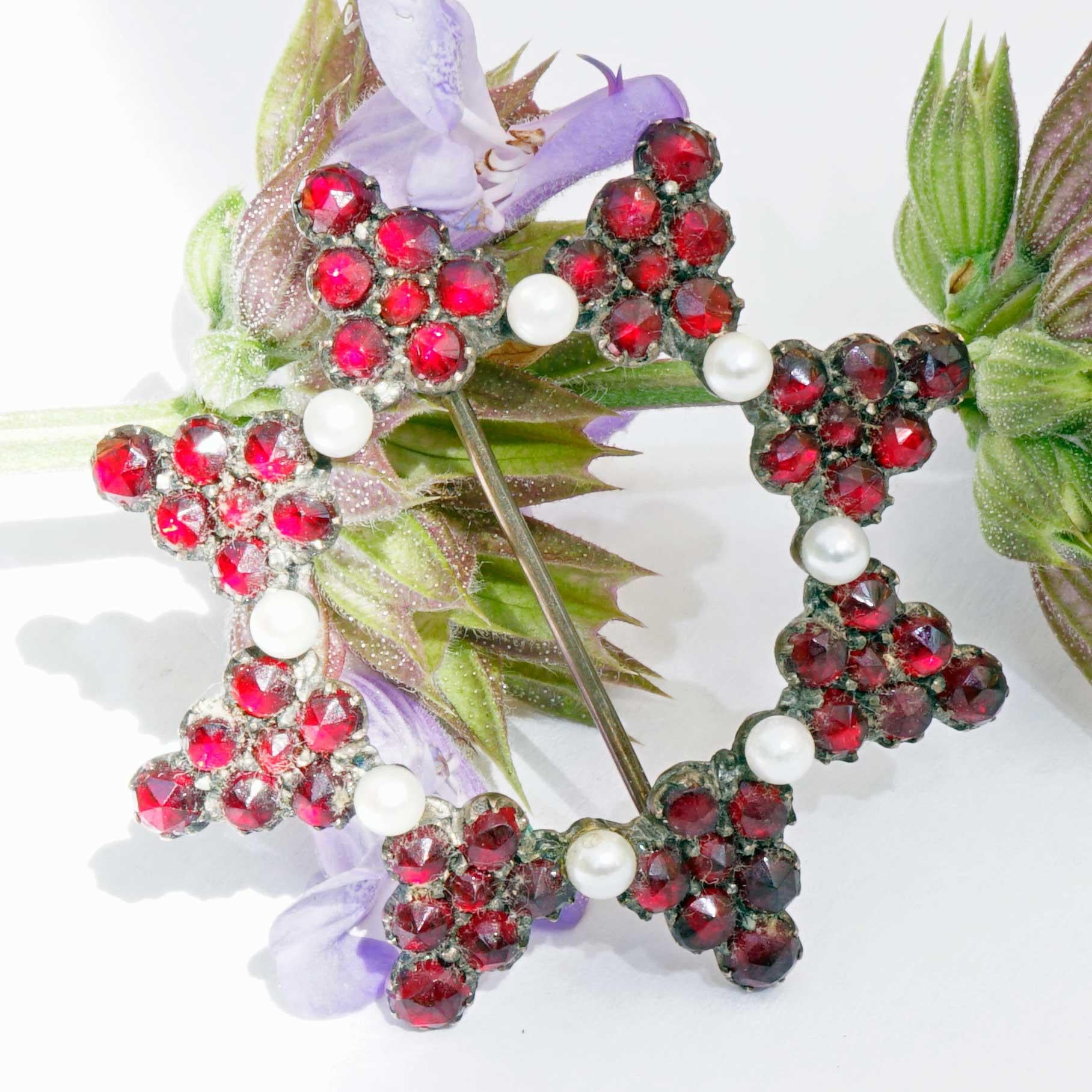 Original Bohemian Garnet Brooche 1860-1890 Tombak Czech Republic Carbuncle Stone For Sale 1