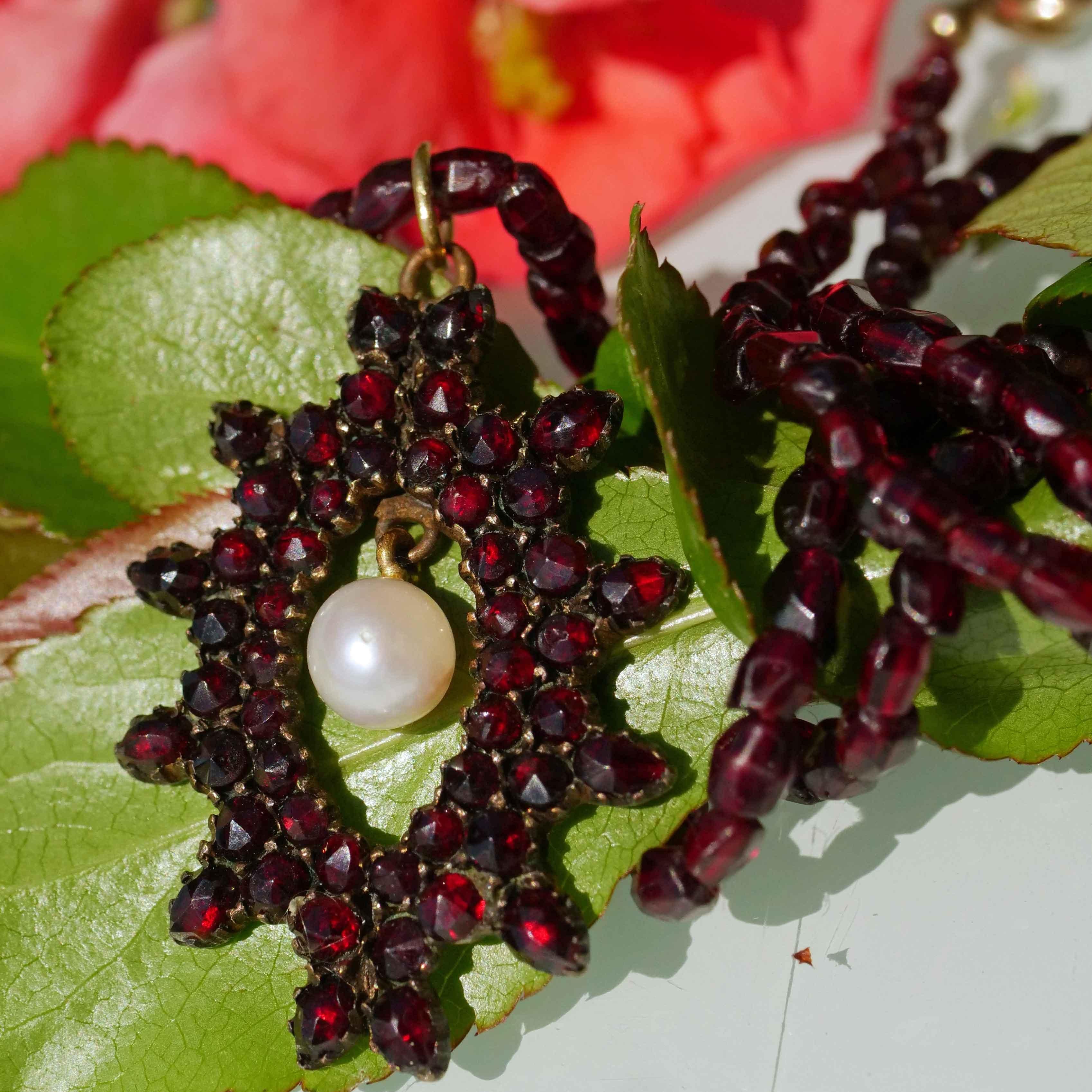 Original Bohemian Garnet Pendant 1860-1890 Tombak Czech Republic Carbuncle Stone For Sale 5