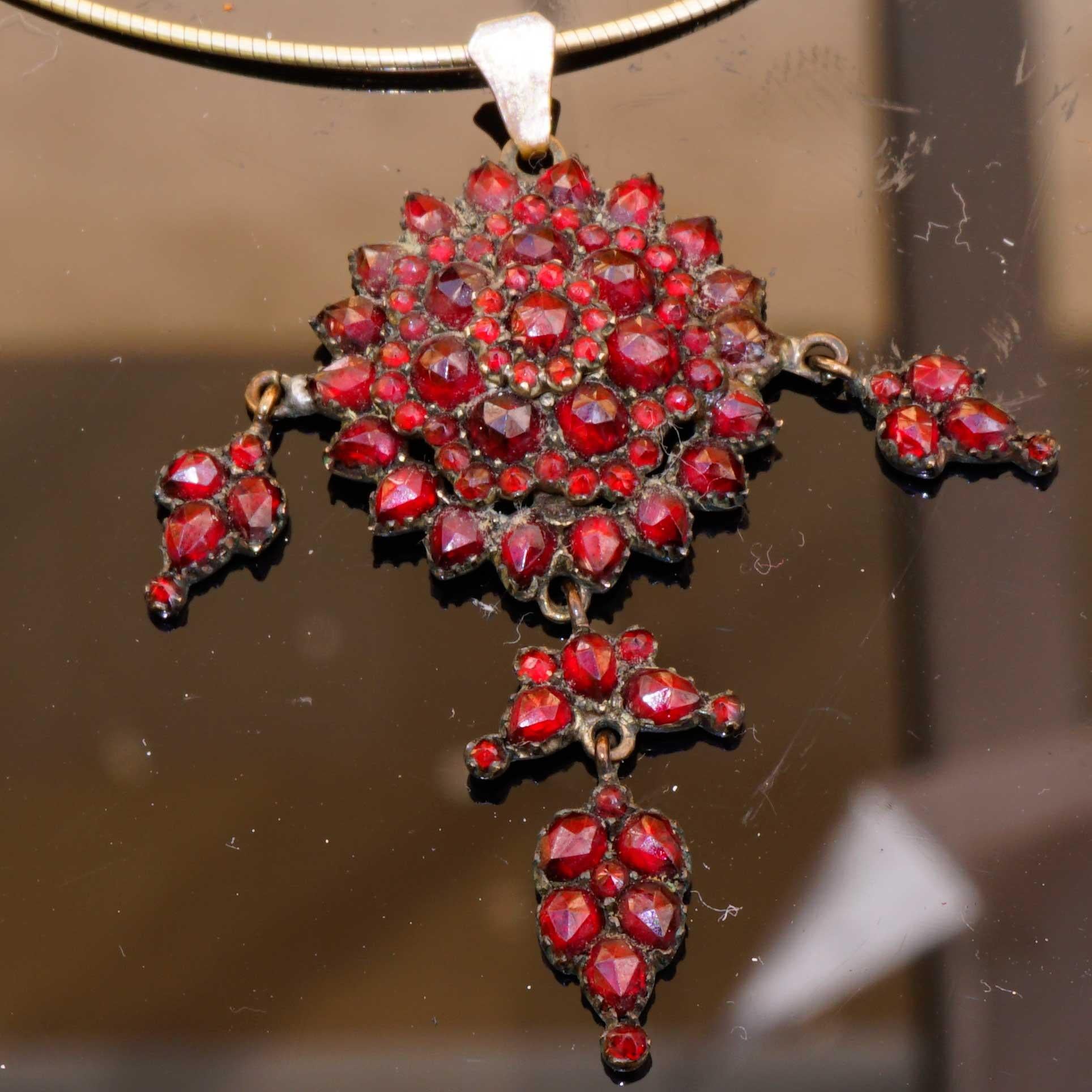 Original Bohemian Garnet Pendant 1860-1890 Tombak Czech Republic Carbuncle Stone For Sale 1