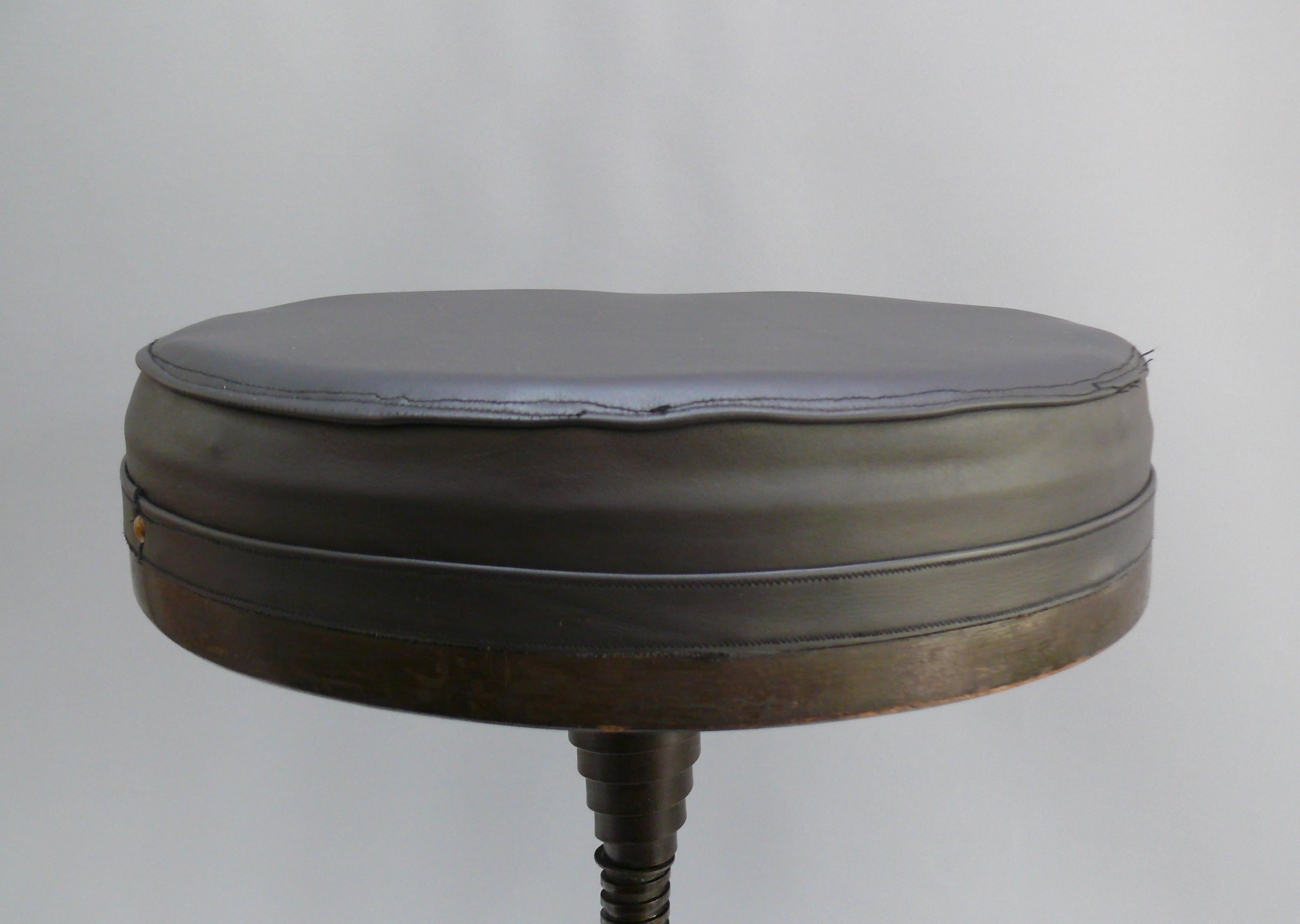 Allemand Original Bombenstabil Buffer Swivel Stool, Early 20th Century en vente