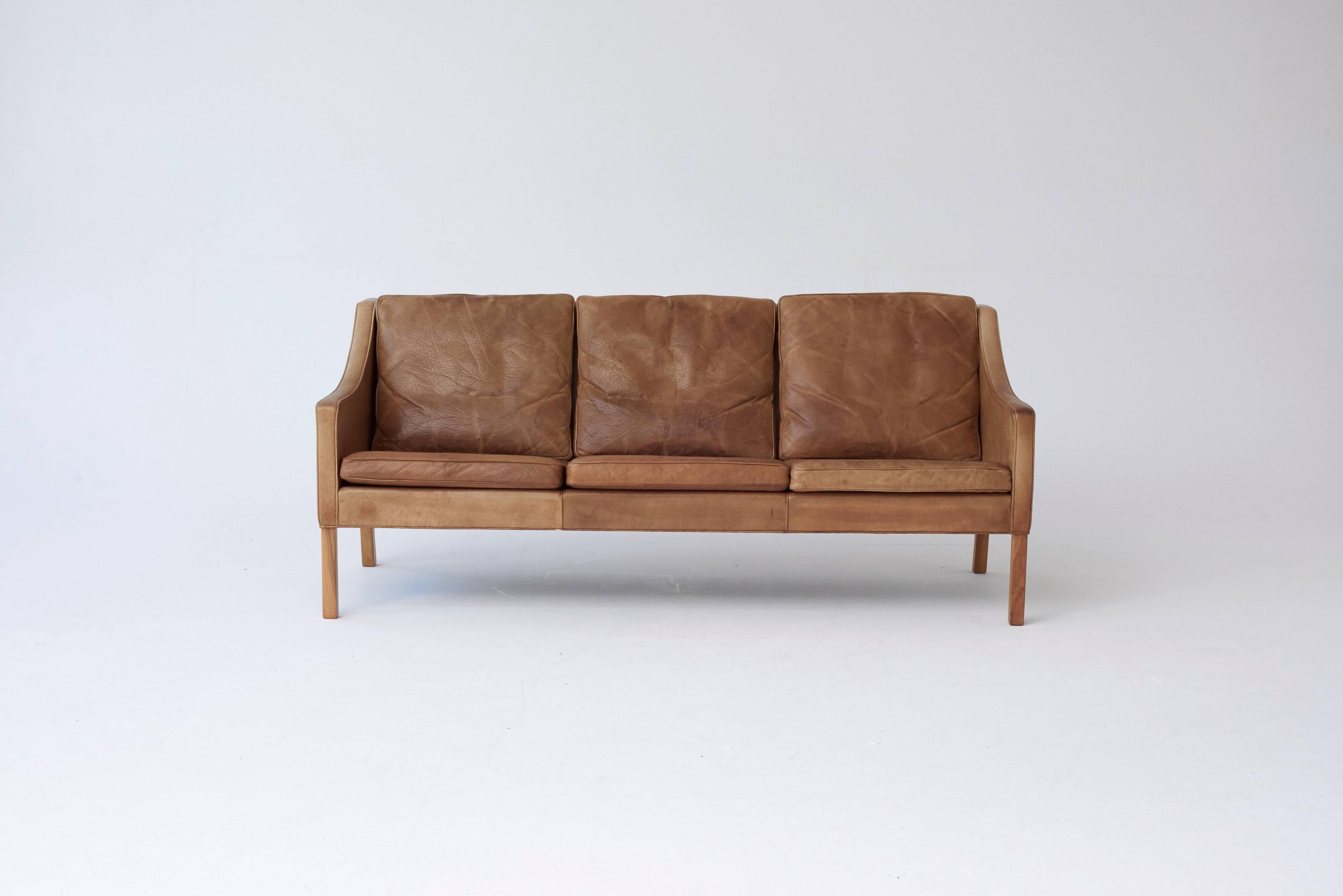 Mid-Century Modern Original Borge Mogensen 2209 Sofa in Patinated Tan Leather, Denmark, 1960s-1970s