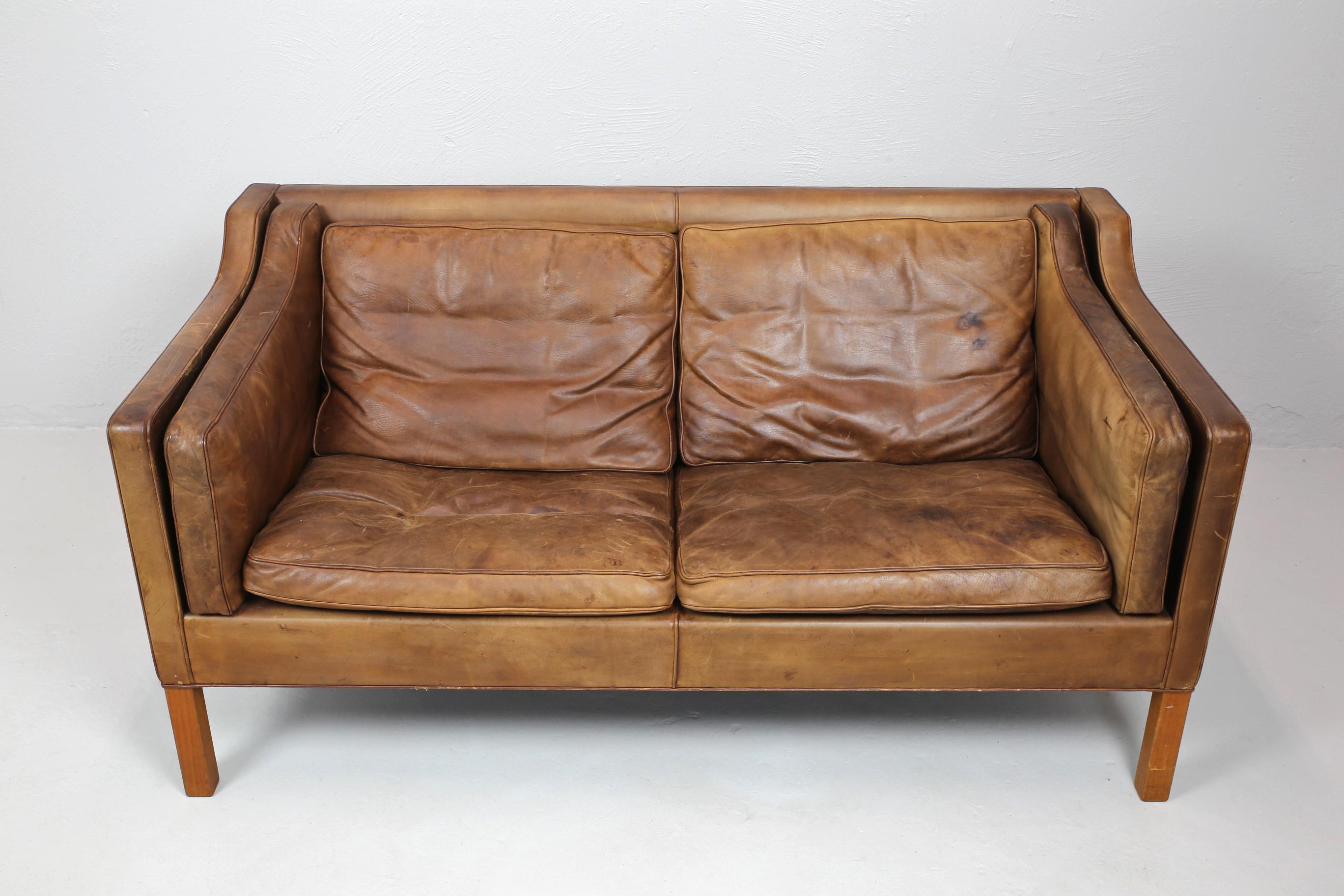Original Borge Mogensen 2212 Sofa in Patinated Leather, Denmark, 1960s-1970s In Good Condition In London, GB