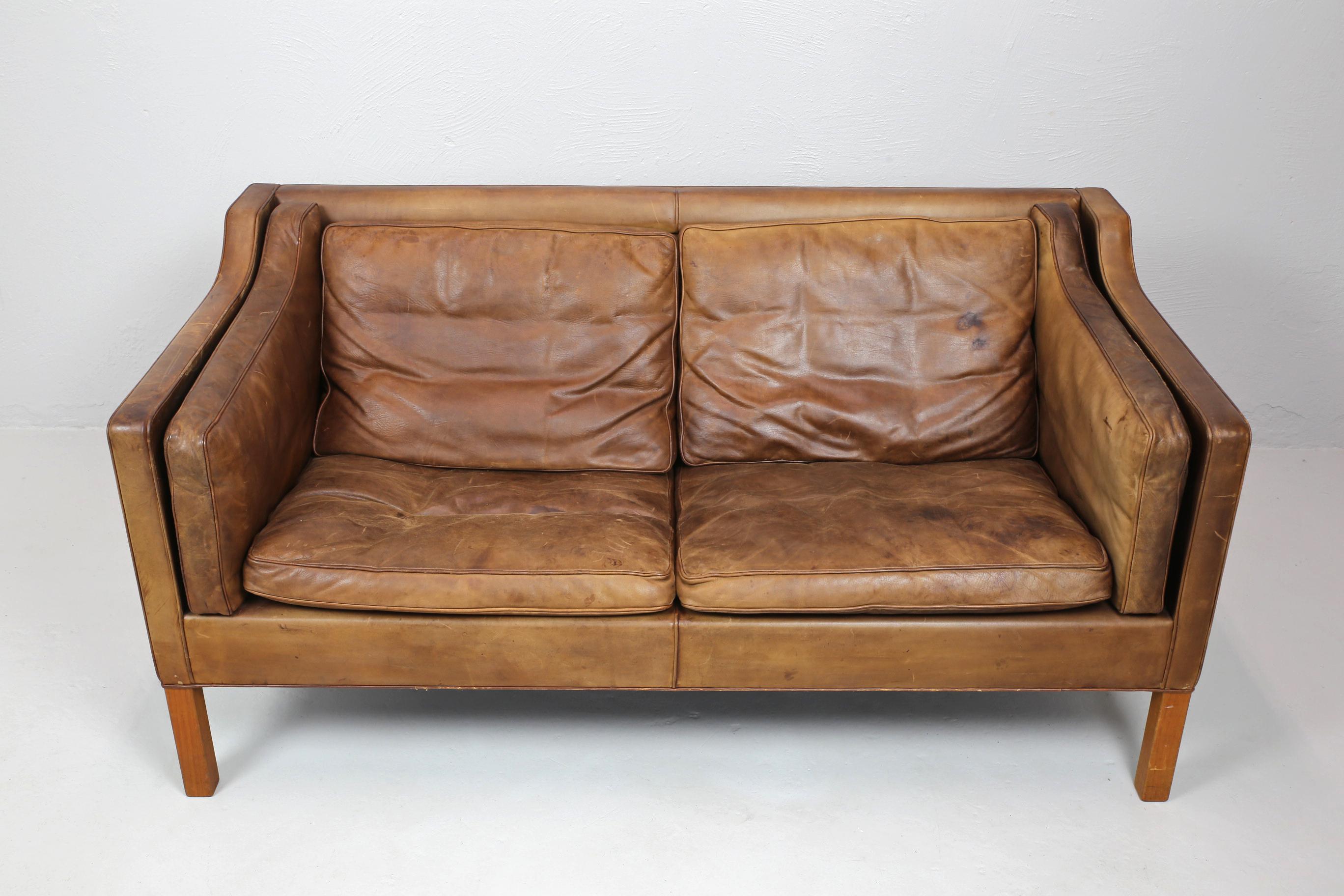 Original Borge Mogensen 2212 Sofa in Patinated Leather, Denmark, 1960s-1970s In Good Condition In LEWES, GB