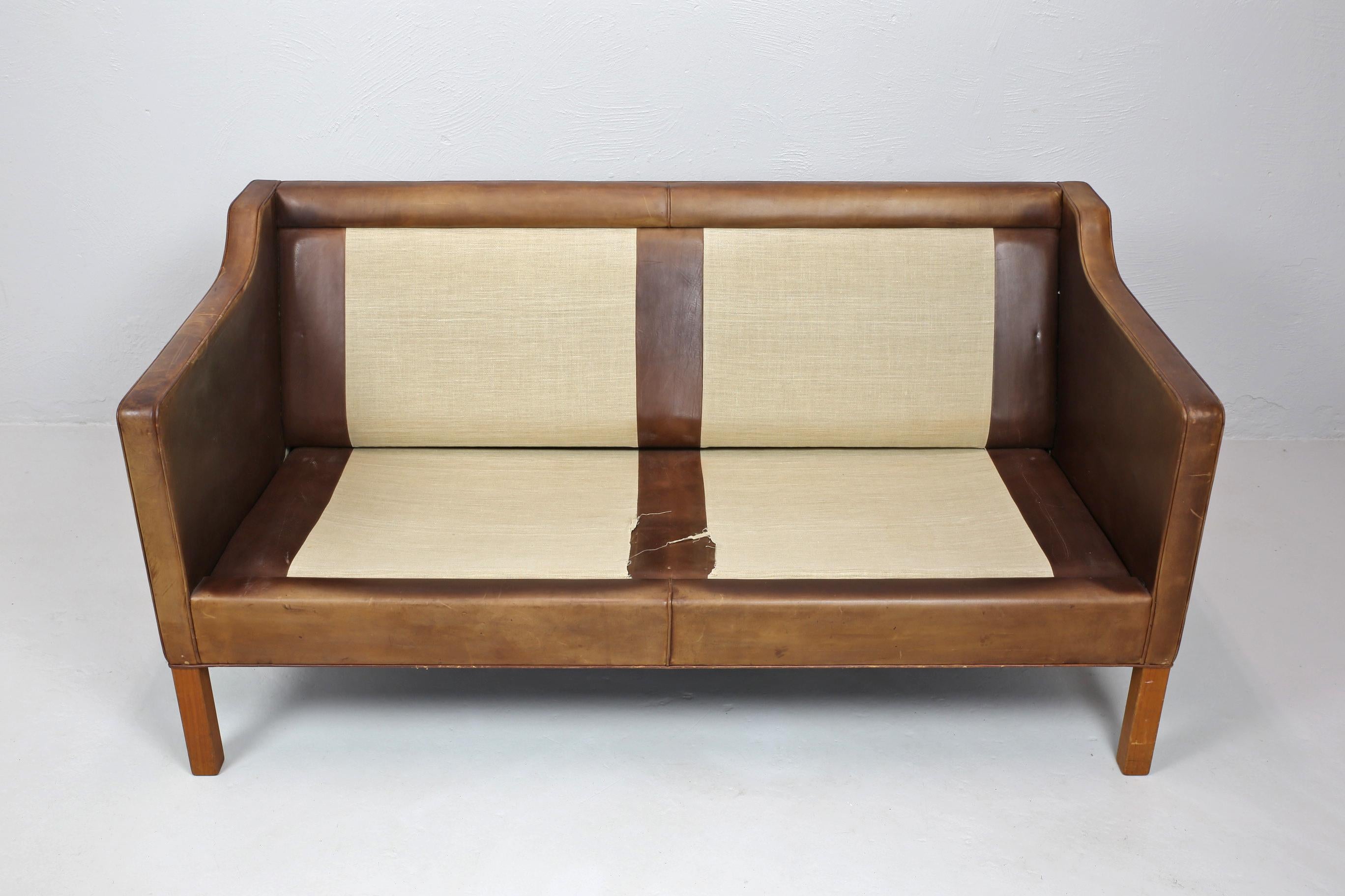 20th Century Original Borge Mogensen 2212 Sofa in Patinated Leather, Denmark, 1960s-1970s
