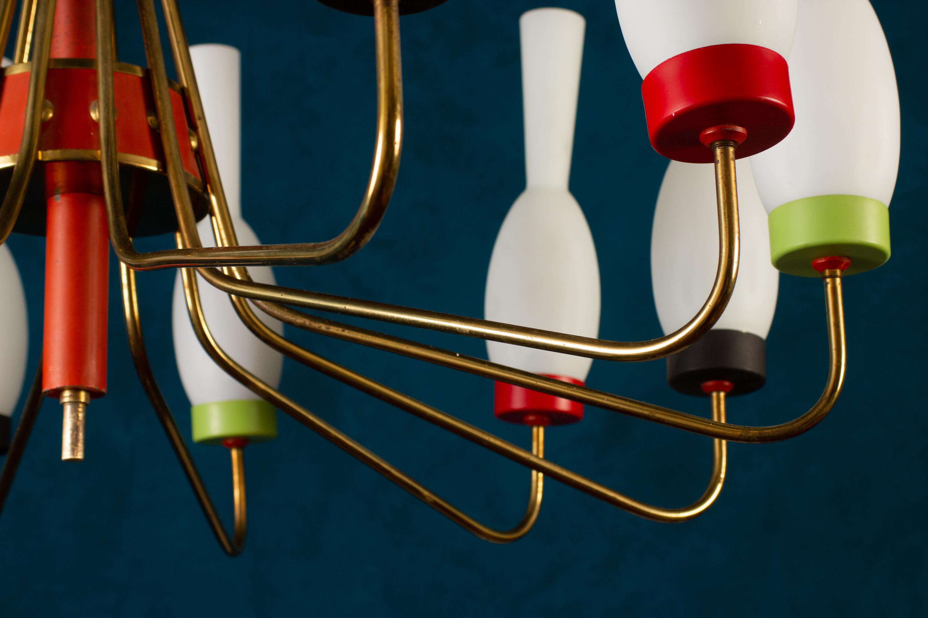 Araña original de latón y cristal de Murano atr. de Stilnovo Italia, años 50 en venta 1