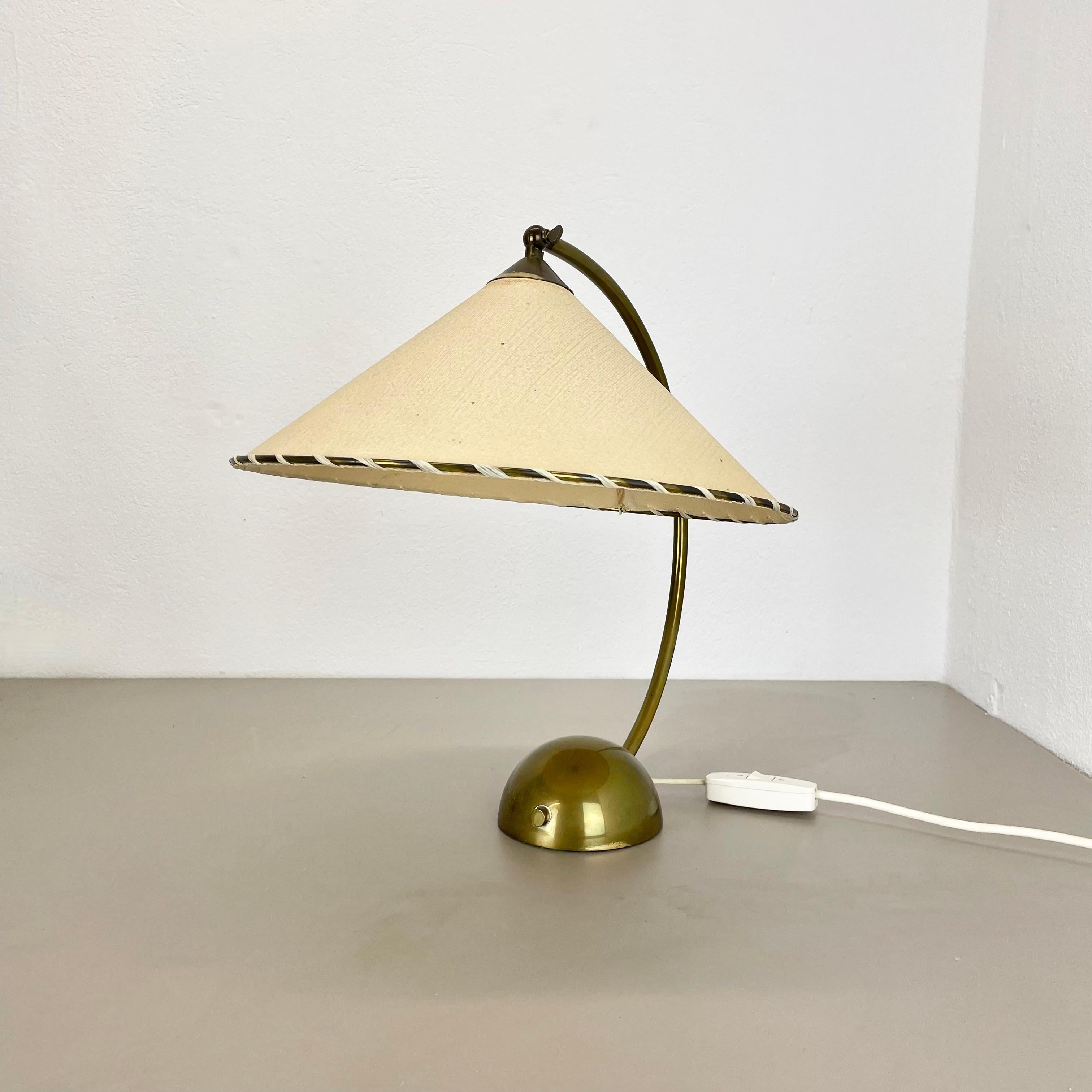 Bauhaus original laiton et papier bauhaus Table Light par PITT MÜLLER, Allemagne, années 1950 en vente