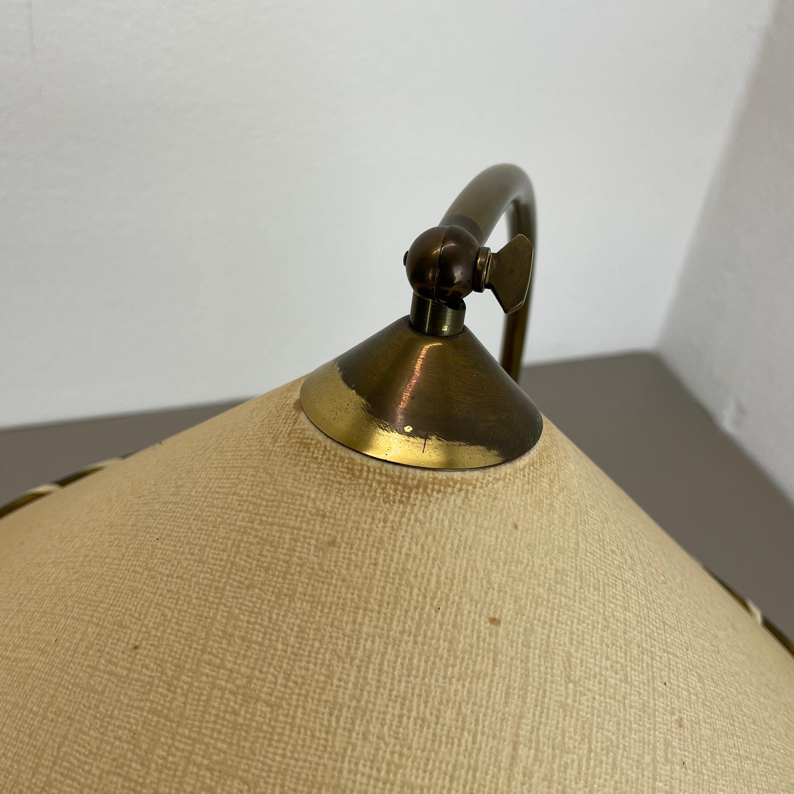 Métal original laiton et papier bauhaus Table Light par PITT MÜLLER, Allemagne, années 1950 en vente
