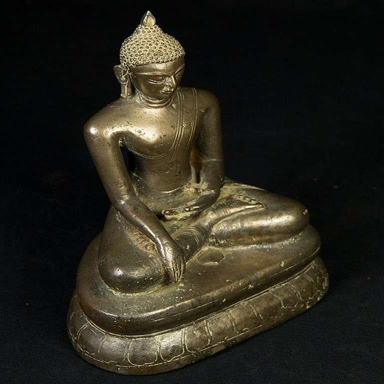 Original Bronze Pagan Buddha Statue from Burma For Sale 7