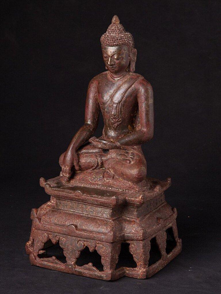 Material: bronze
29,5 cm high 
17,1 cm wide and 14,9 cm deep
With traces of the original lacquer and 24 krt. gilding
Bagan style
Bhumisparsha mudra
Originating from Burma
11-13th century (original from the Pagan period)
With Burmese