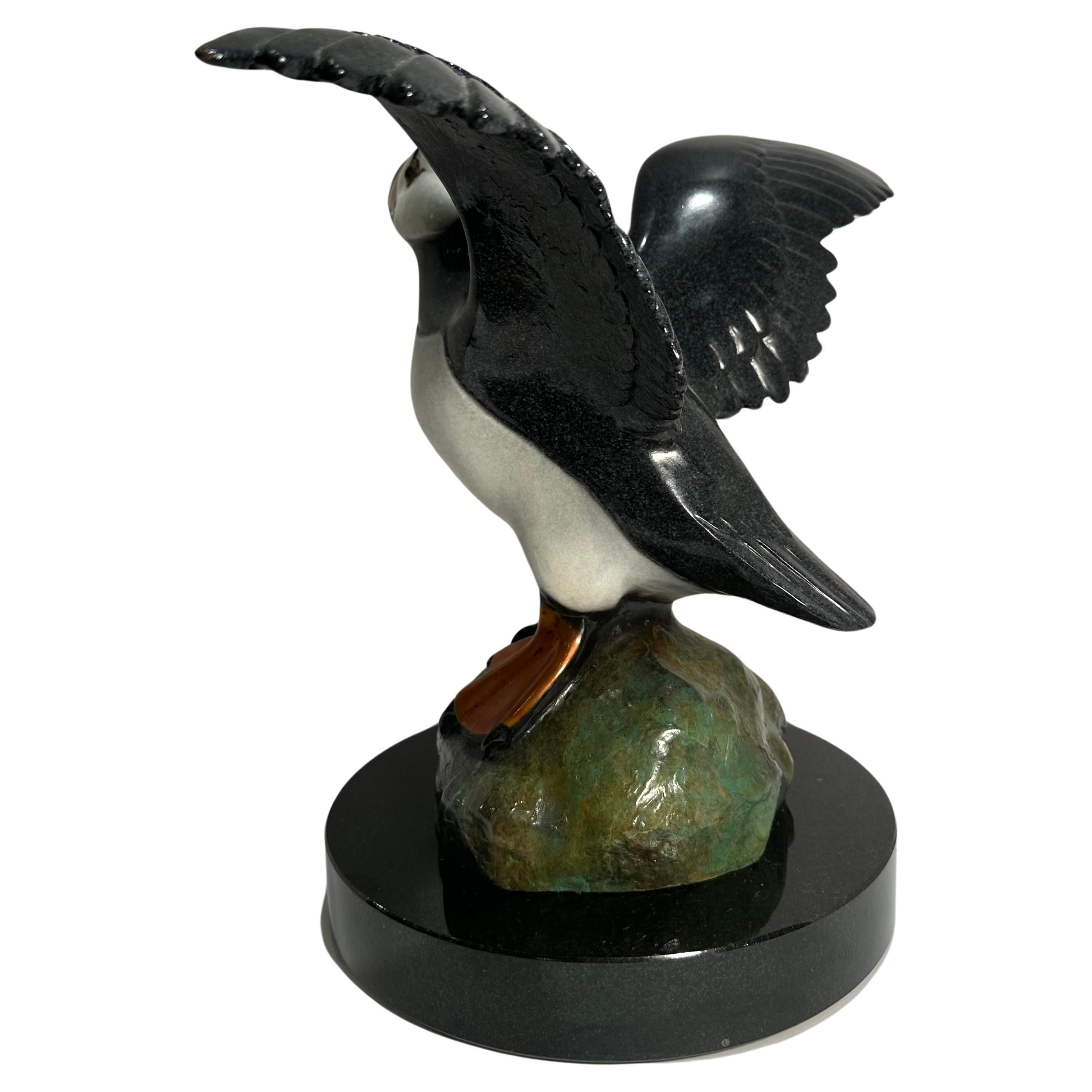 Original Bronze-Puffin-Vogelstatue aus Bronze mit dem Titel Showtime von Mary und Jacques Regat (amerikanisch) im Angebot