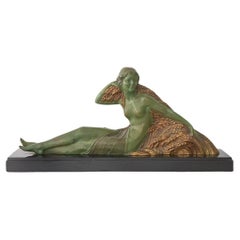 Original Bronzeskulptur von Demetre Chiparus aus Bronze von einem liegenden Akt 