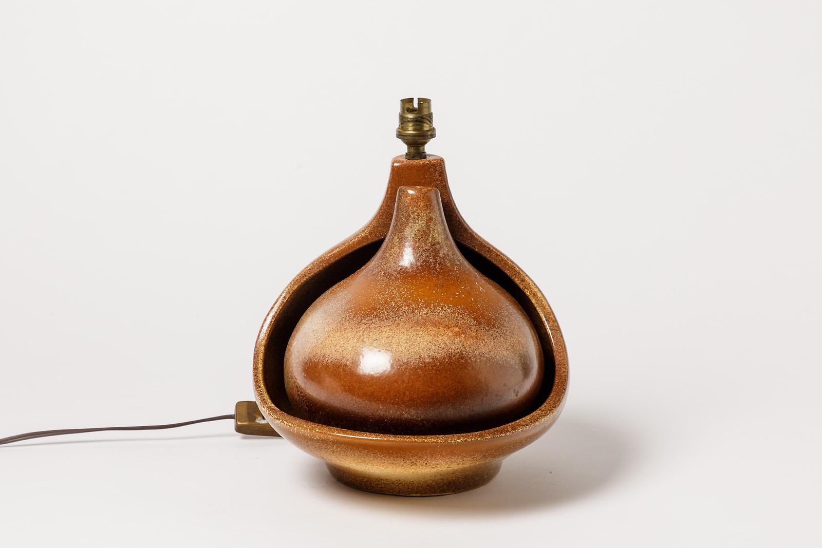 Français Lampe de table en céramique marron originale de Fred Stocker 20e siècle Design Midcentury en vente