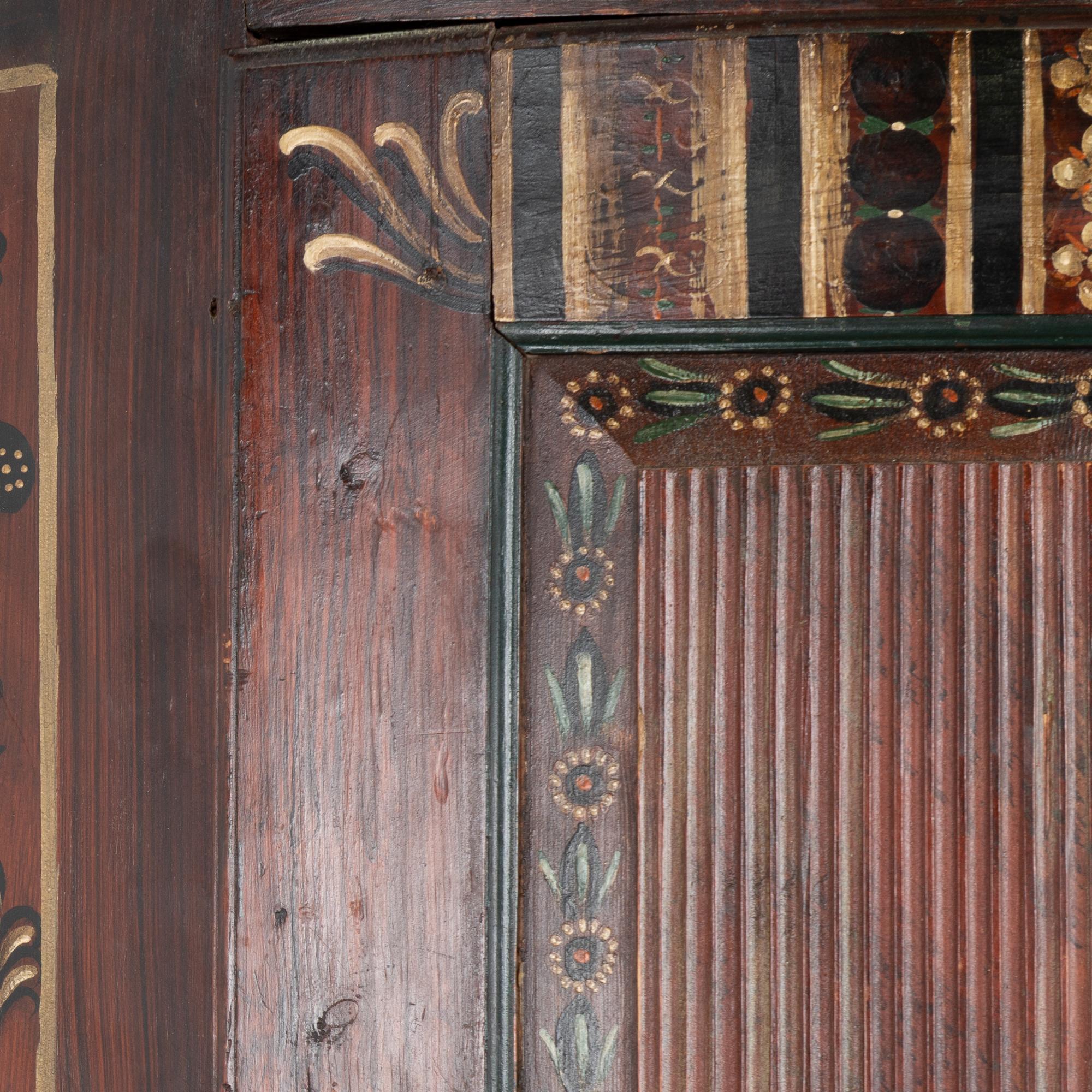 XIXe siècle Armoire d'angle originale en pin suédois peint en brun, datant de 1839 en vente