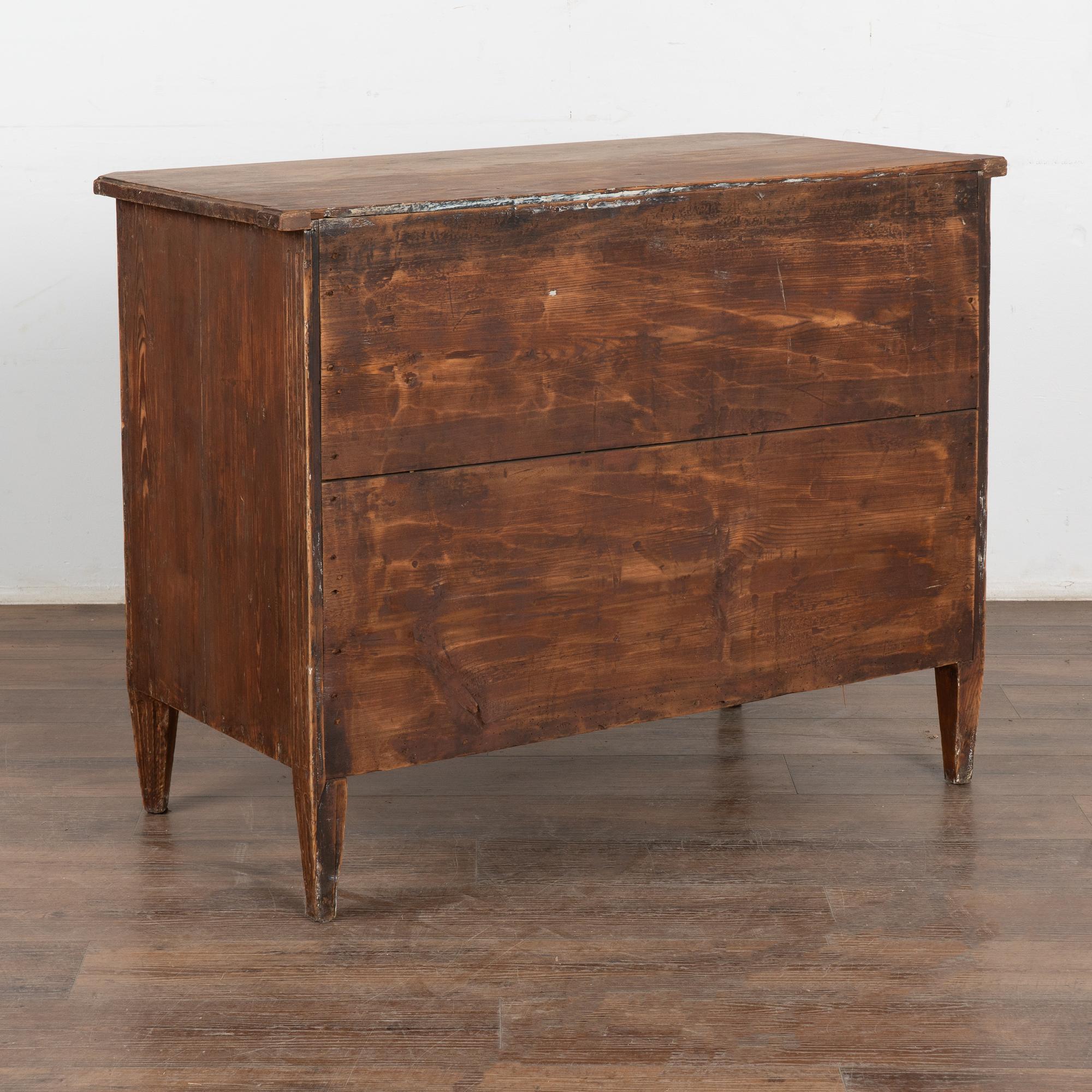 Cassettone originale in pino marrone con tre cassetti, Svezia, circa 1800 in vendita 6