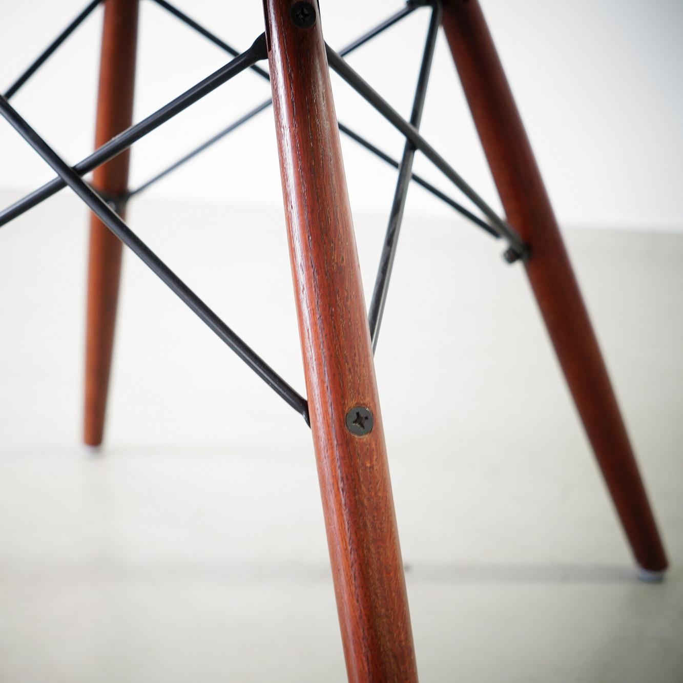 Original Brown Side Chair DSW Designed by Charles and Ray Eames (Moderne der Mitte des Jahrhunderts)