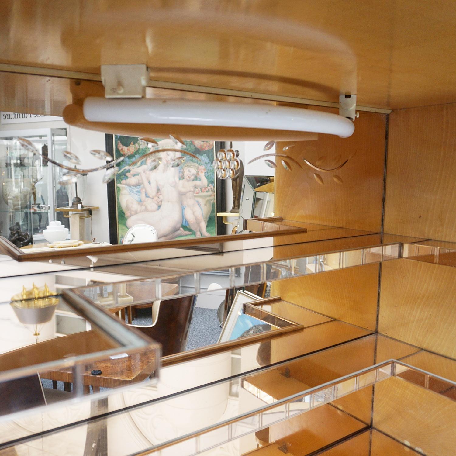 Milieu du XXe siècle Meuble à cocktail Art Déco original plaqué en ronce de noyer