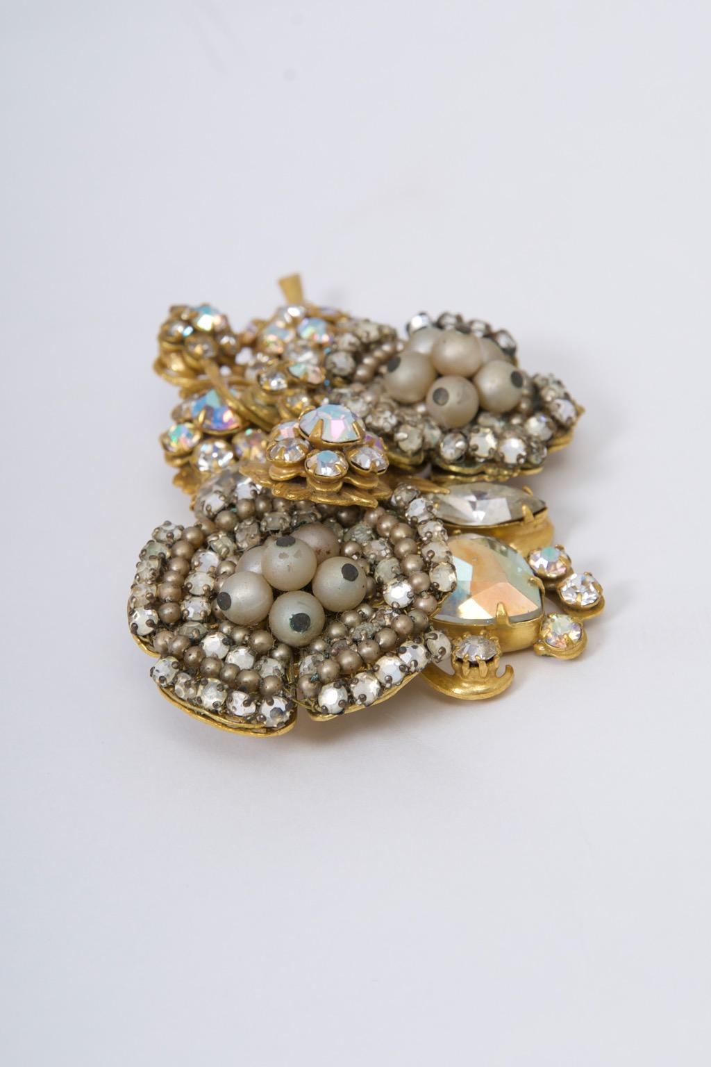 Broche florale originale de Robert avec cristaux et perles Pour femmes en vente