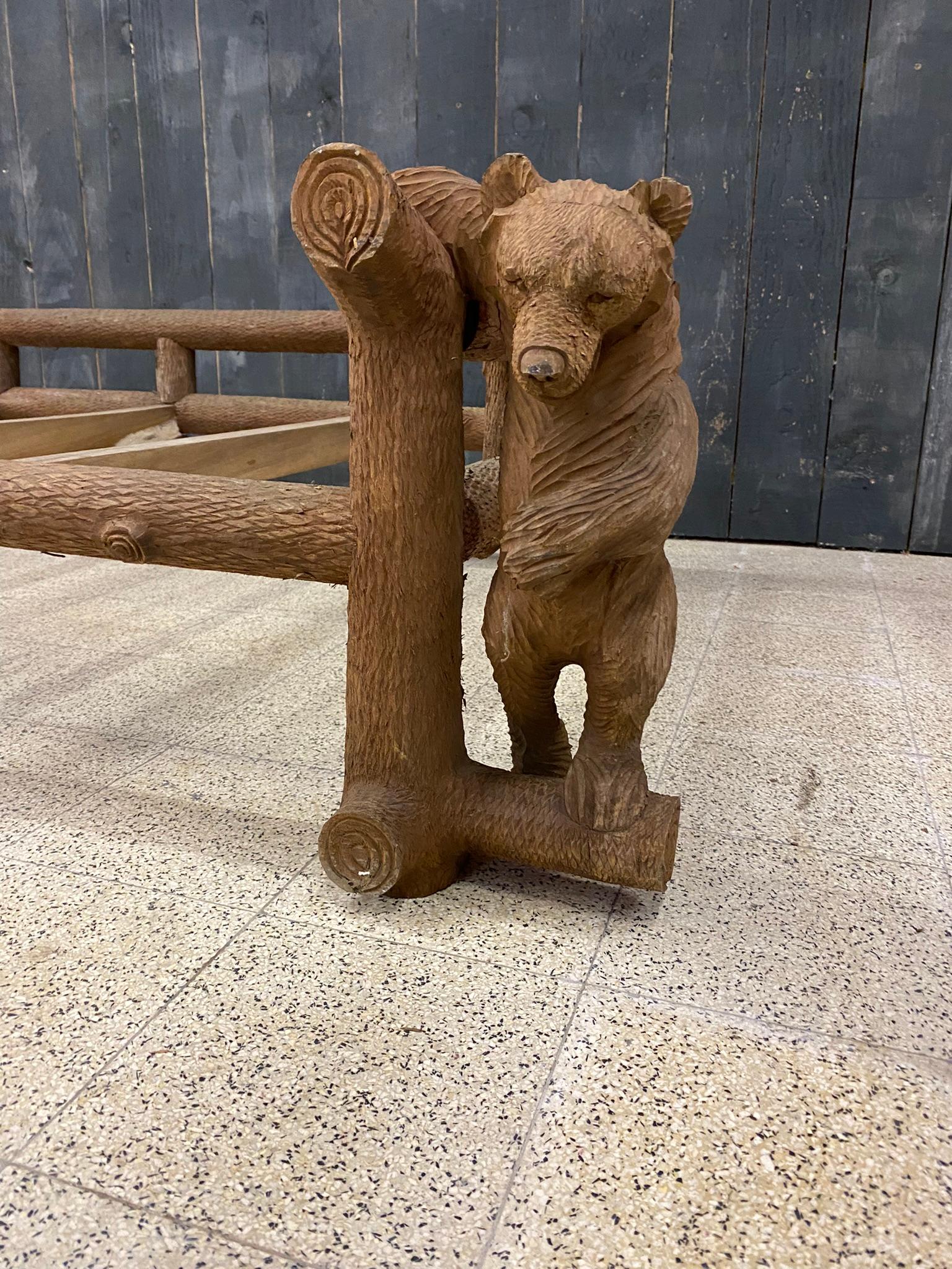 Original Carved Wooden Daybed or Bed, Decorated with Bears circa 1980 In Good Condition For Sale In Saint-Ouen, FR