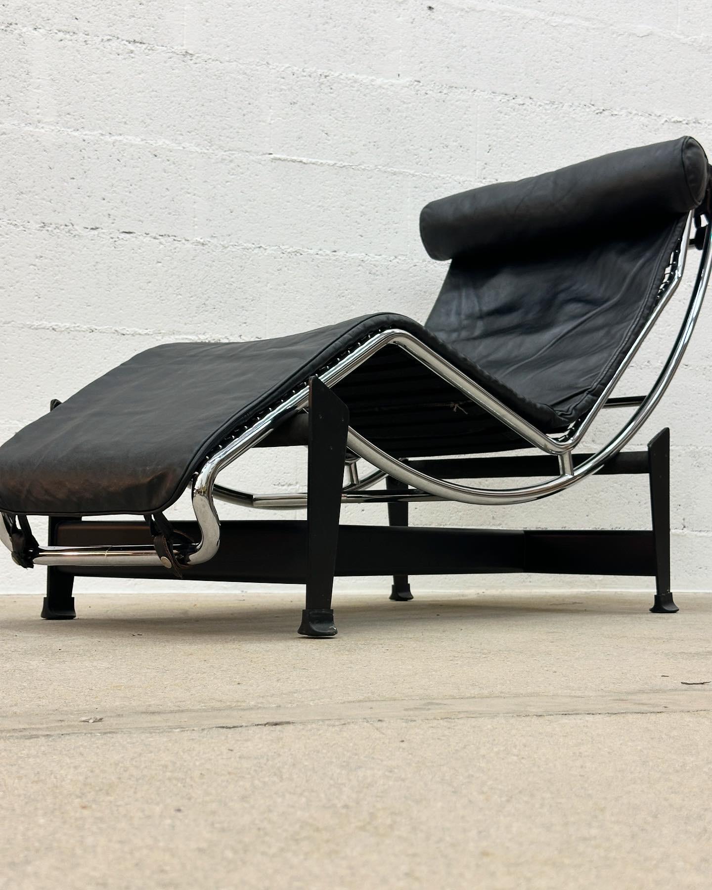 Silla chaise longue LC4 original Cassina de cuero negro de Le Corbusier 1994 en venta 4