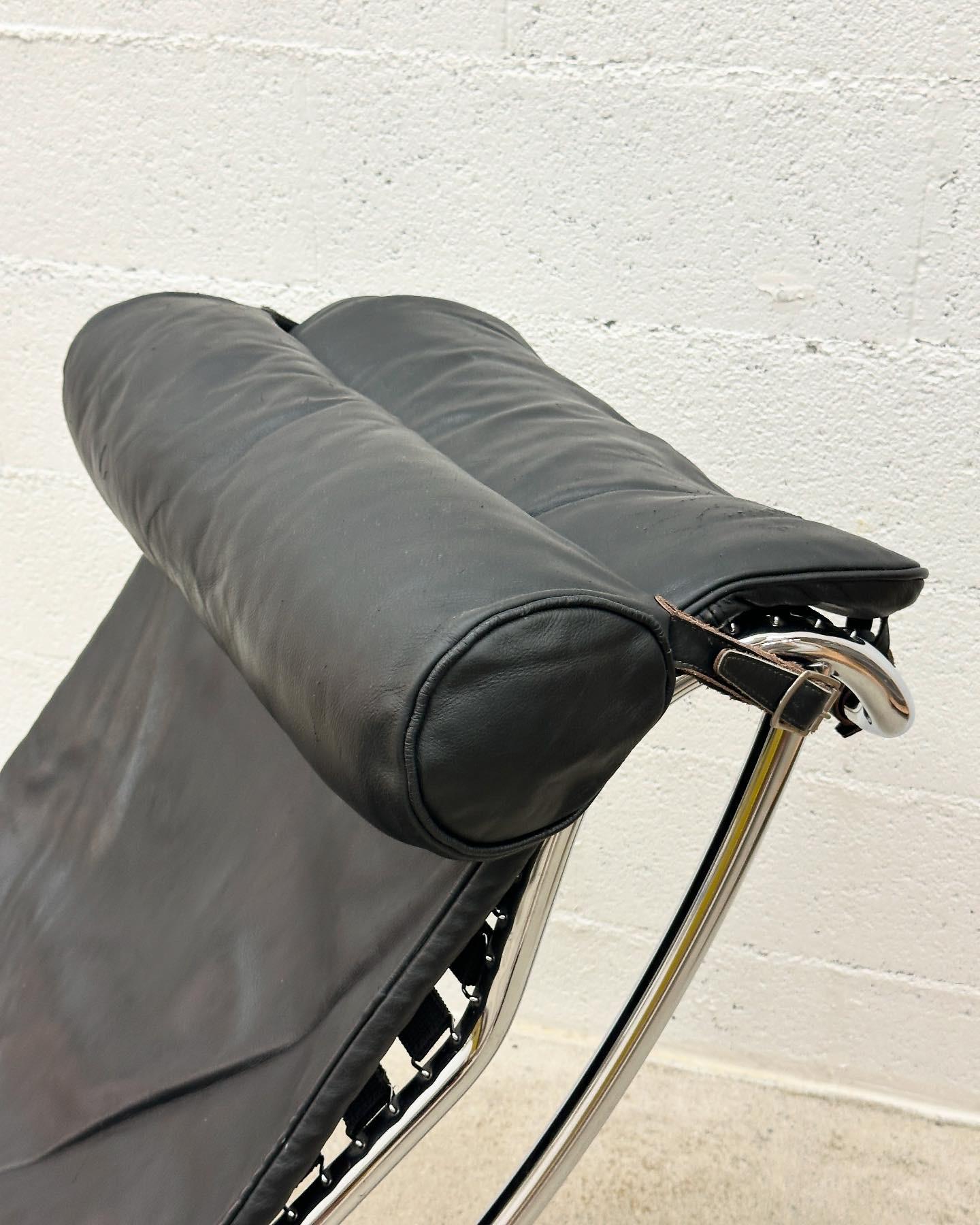 Silla chaise longue LC4 original Cassina de cuero negro de Le Corbusier 1994 en venta 5