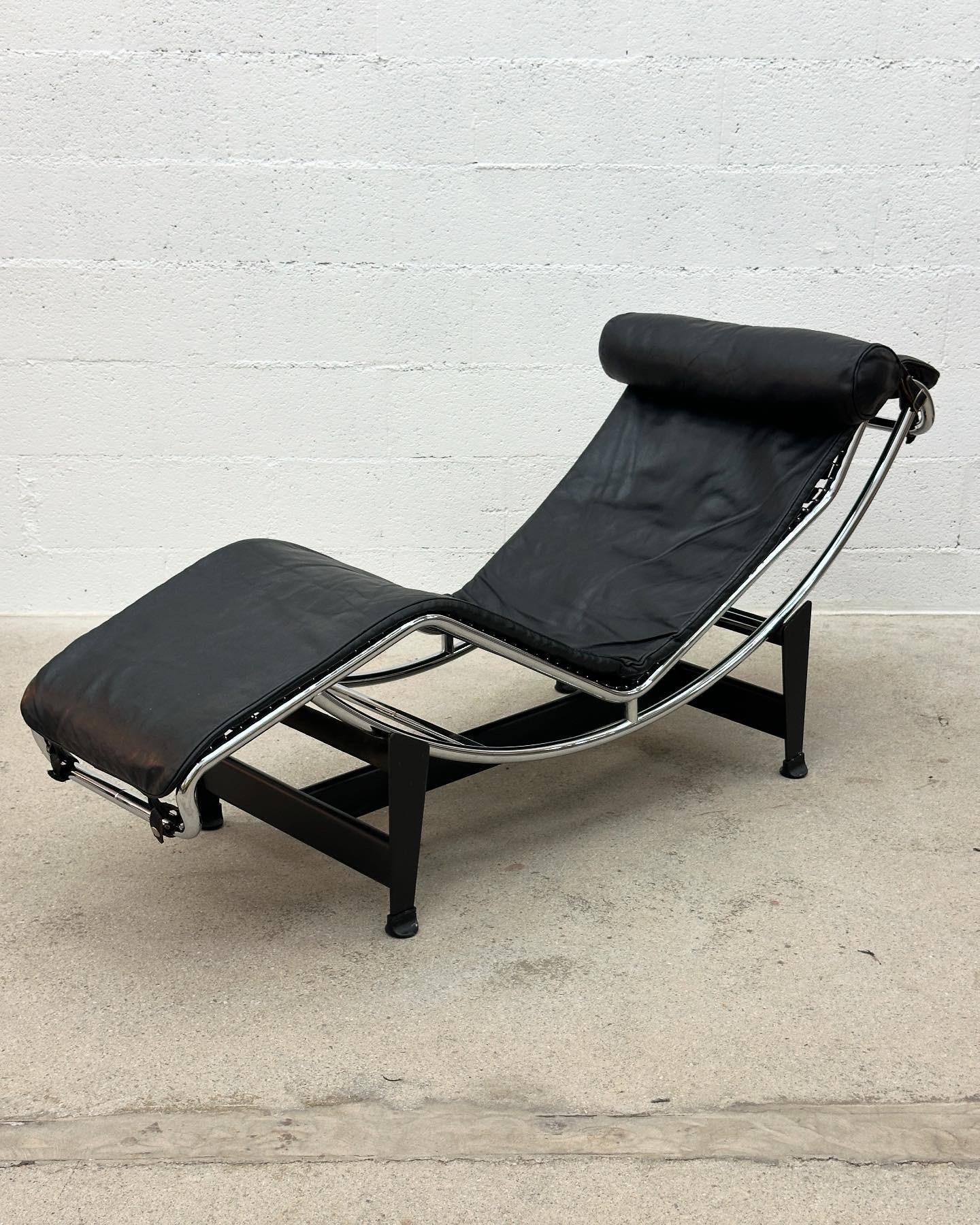 Silla chaise longue LC4 original Cassina de cuero negro de Le Corbusier 1994 en venta 1