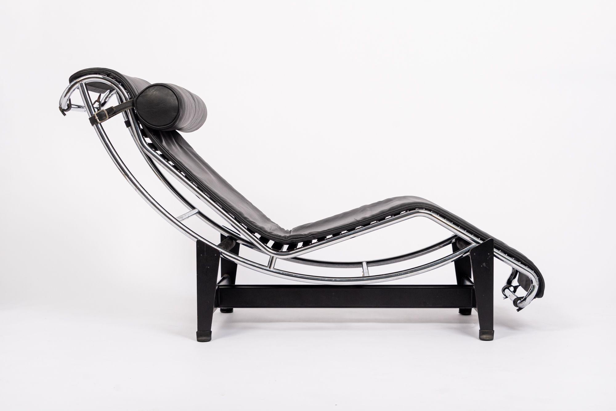 Mid-Century Modern Original Cassina Black Leather LC4 Chaise Lounge Chair by Le Corbusier 2006 For Sale