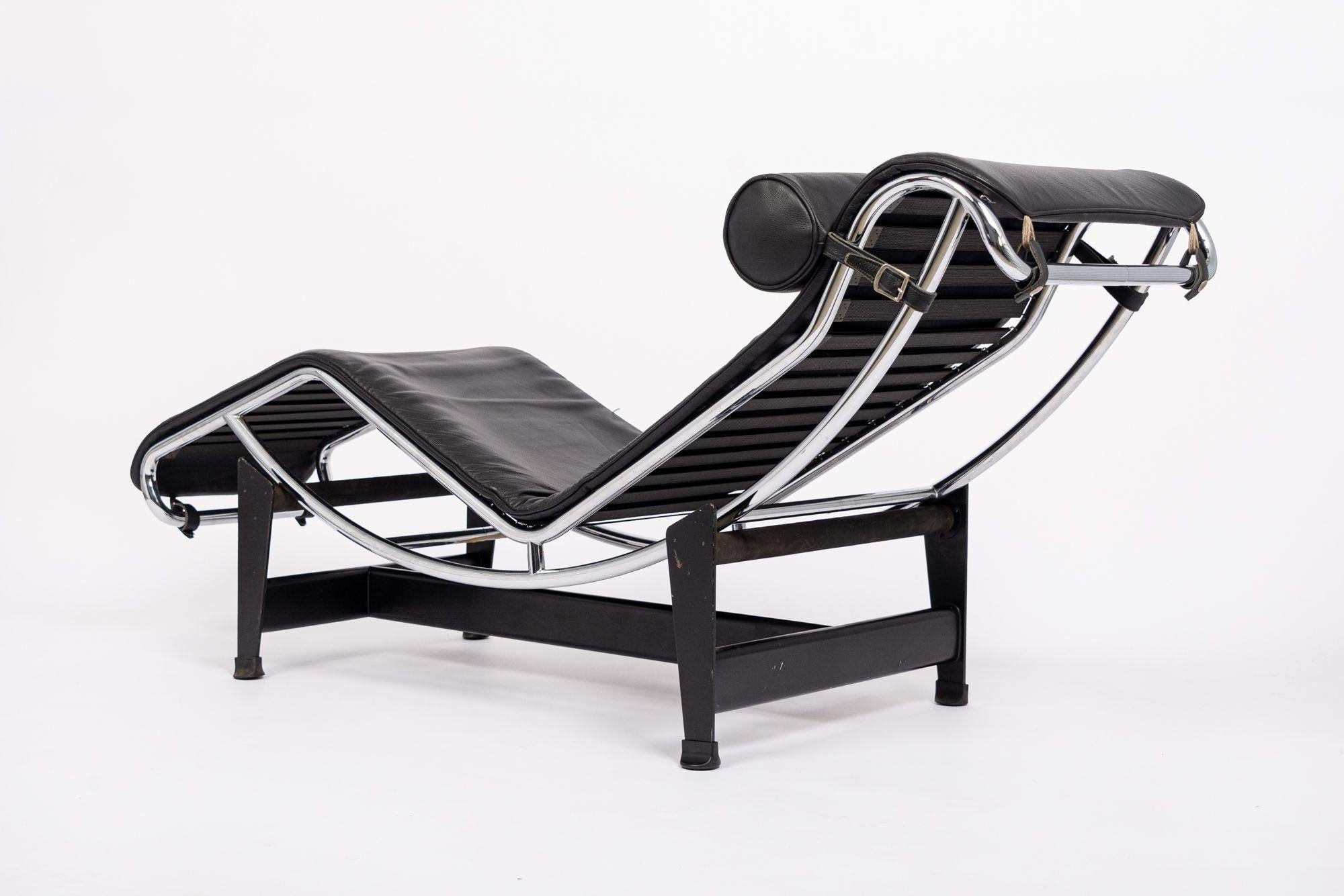 Italian Original Cassina Black Leather LC4 Chaise Lounge Chair by Le Corbusier 2006 For Sale
