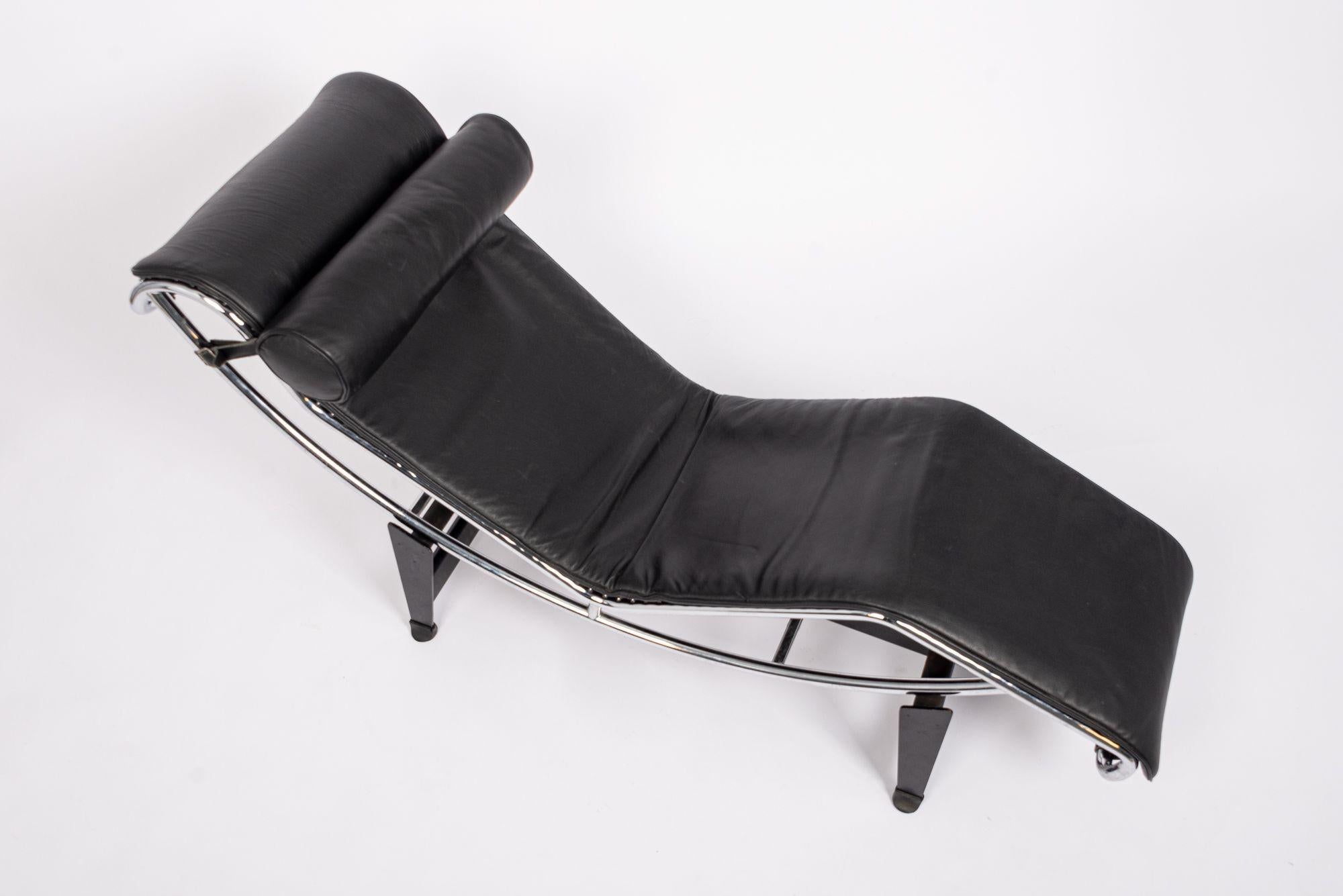 Chrome Original Cassina Black Leather LC4 Chaise Lounge Chair by Le Corbusier 2006 For Sale