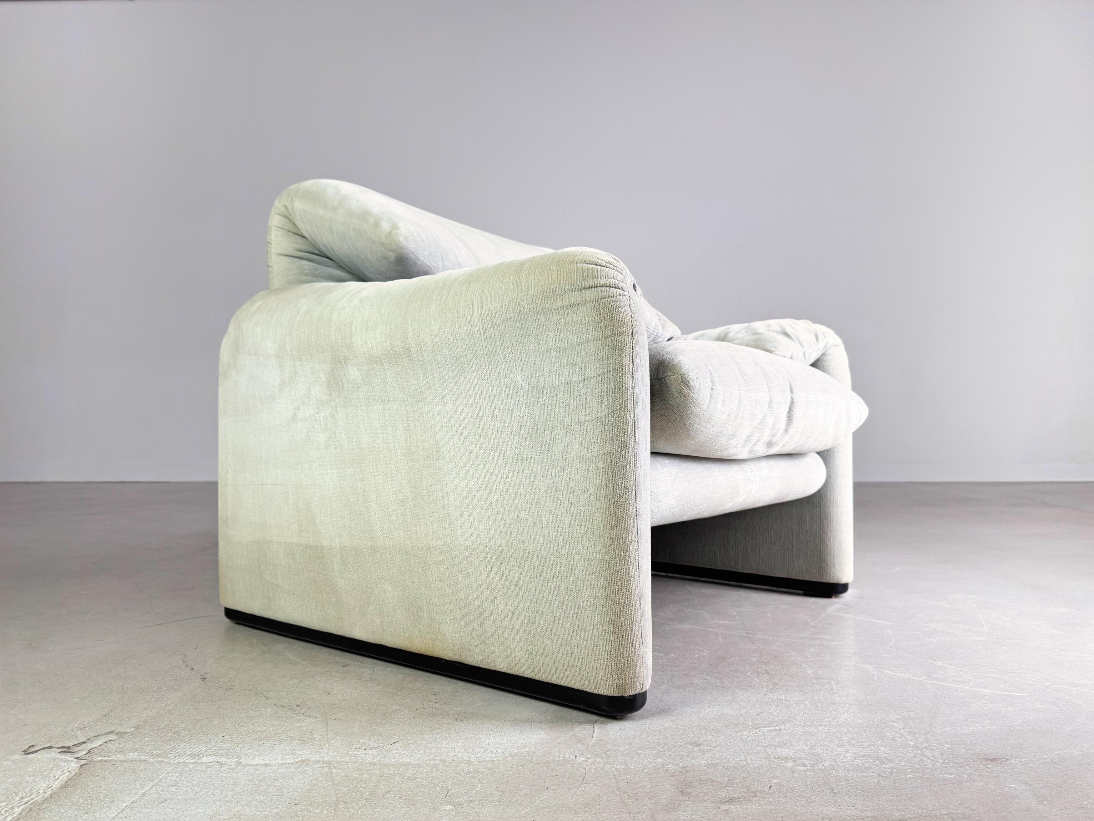 Wir bieten einen wunderschönen türkis farbenen Maralunga Sessel von Cassina zum Verkauf an. Le design est l'œuvre de Vico Magistretti, qui s'est imposé jusqu'à aujourd'hui comme l'un des plus grands designers du monde. Vico Magistretti était un