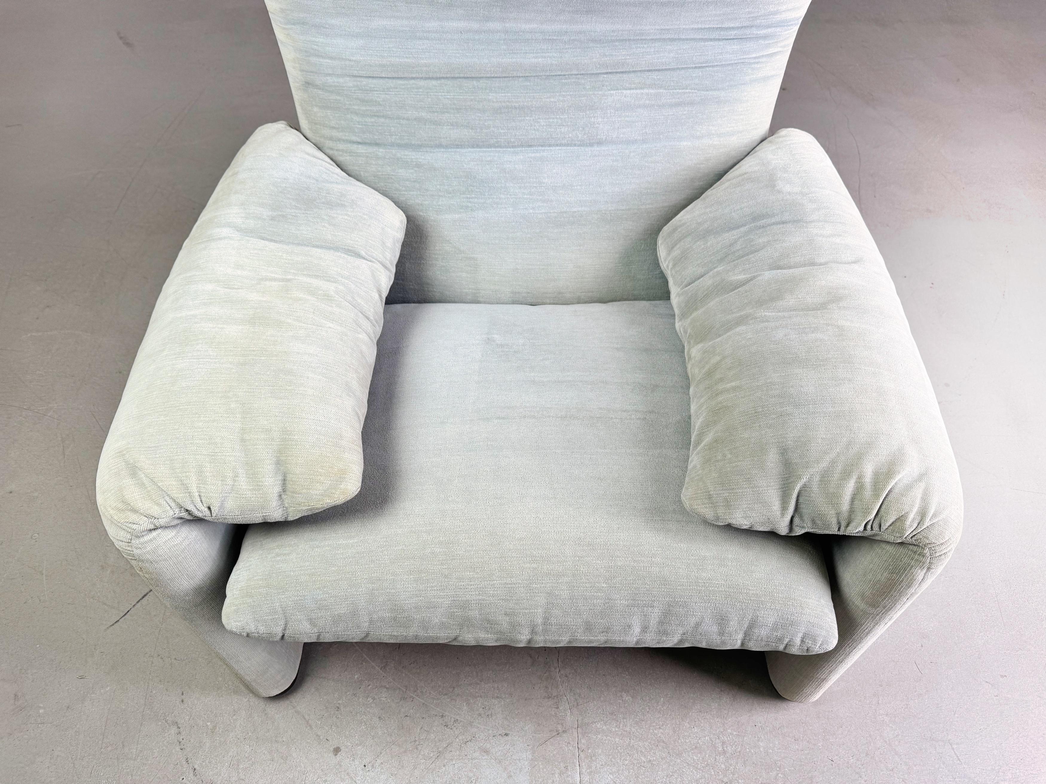 Fin du 20e siècle Original Cassina Maralunga Sessel Vico Magistretti Stoff türkis en vente