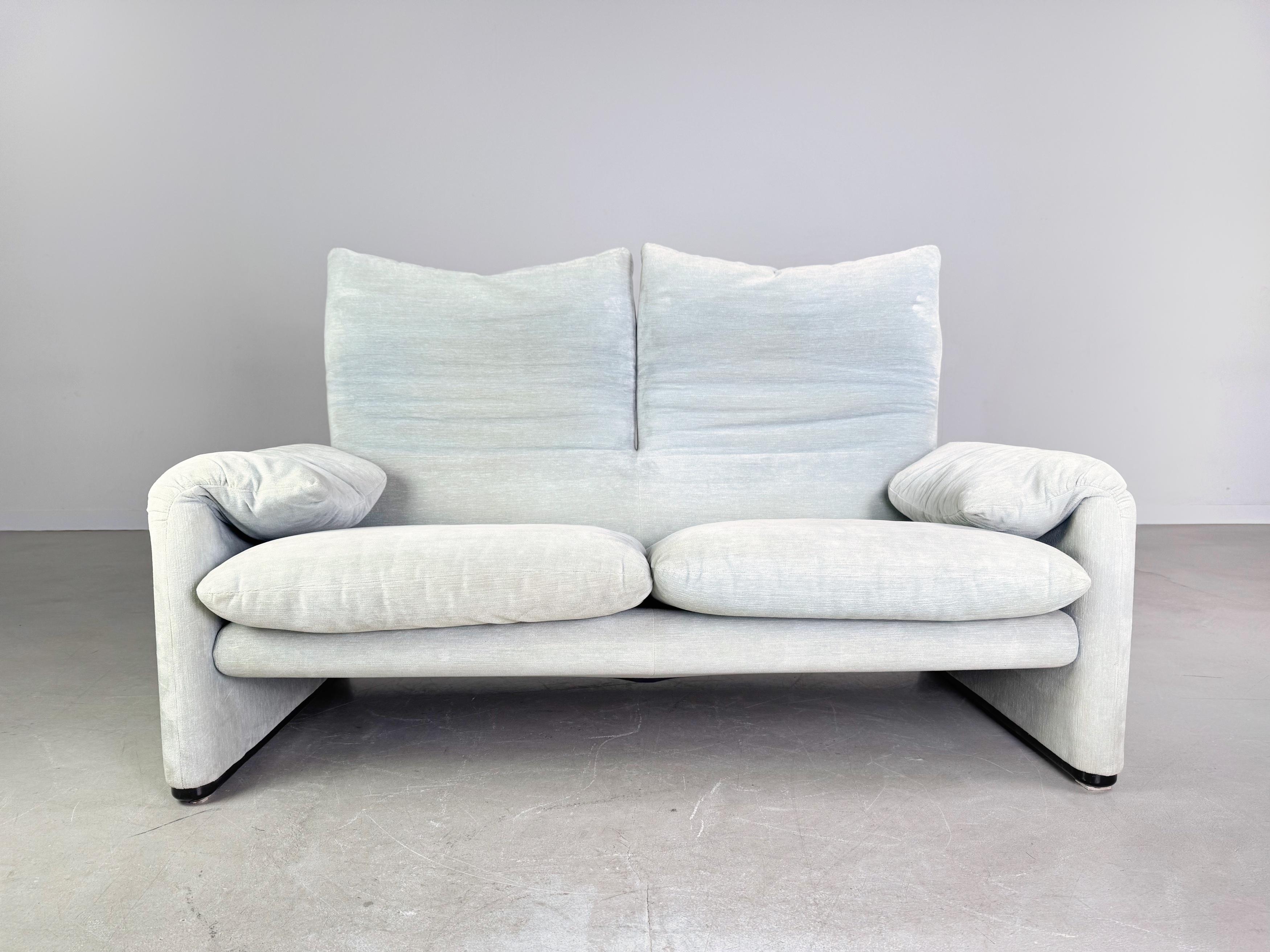Original Cassina Maralunga Zweisitzer Sofá Sofá Vico Magistretti finales del siglo XX en venta