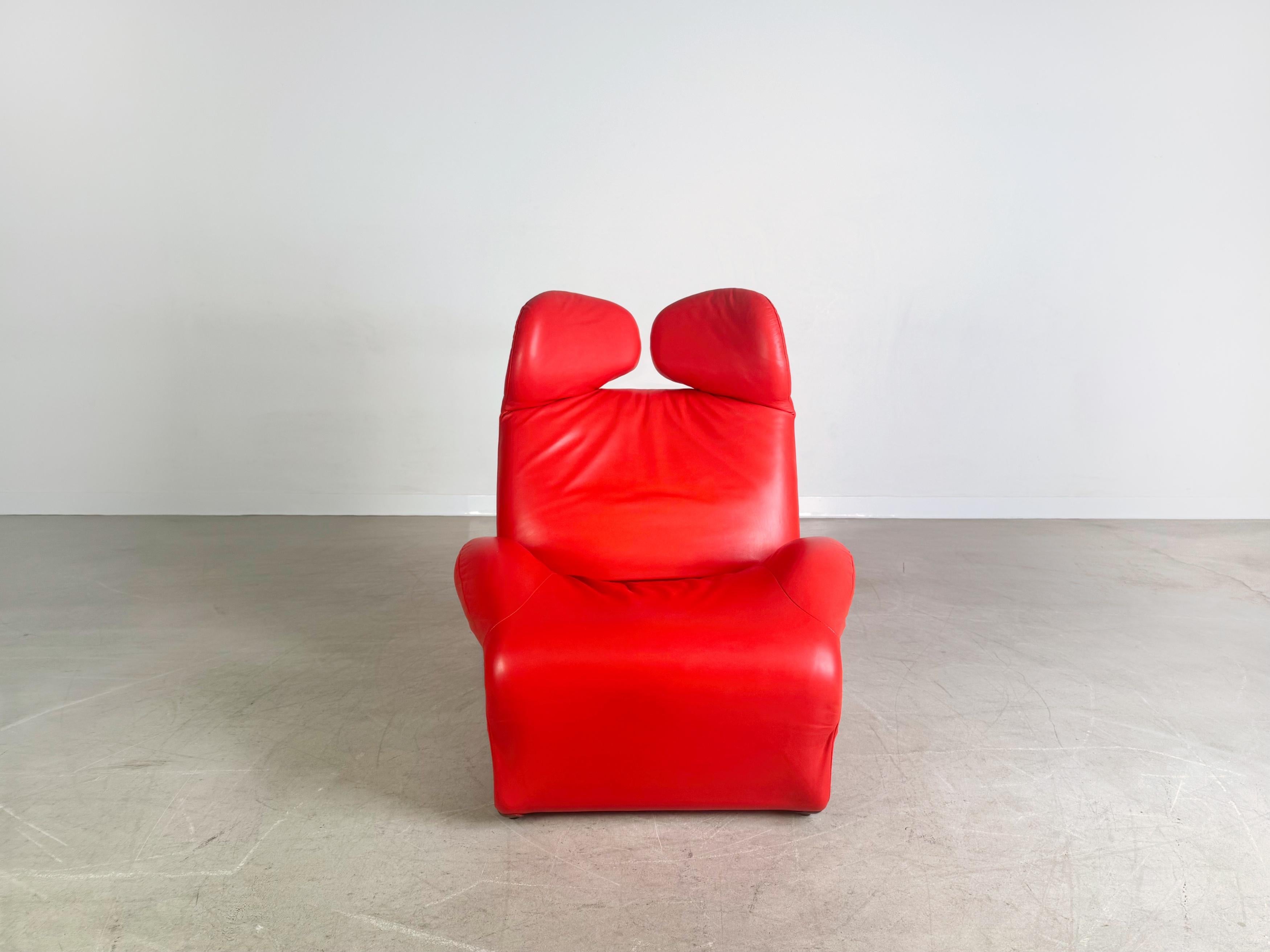 Wir bieten einen wunderschönen Cassina Wink Chair in rot zum Verkauf an. Der Sessel gilt als wahrer Designklassiker und besticht durch seine außergewöhnlich vielseitigen Anpassungsoptionen, wie eine verstellbare Rückenlehne oder umklappbare