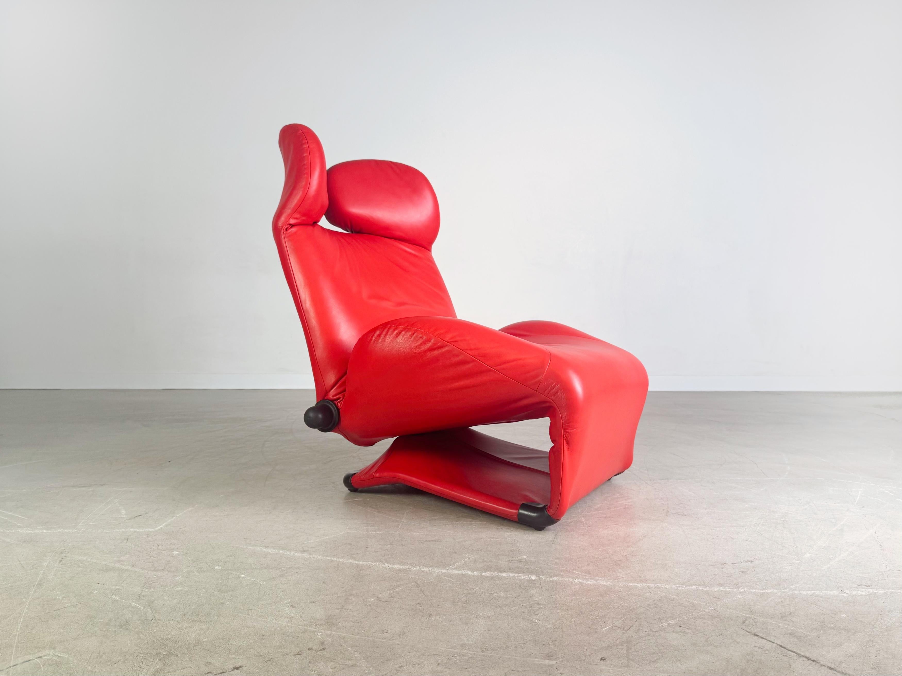Original Cassina Wink Chair Sessel Toshiyuki Kita Leder rot Design im Zustand „Gut“ im Angebot in Berlin, DE