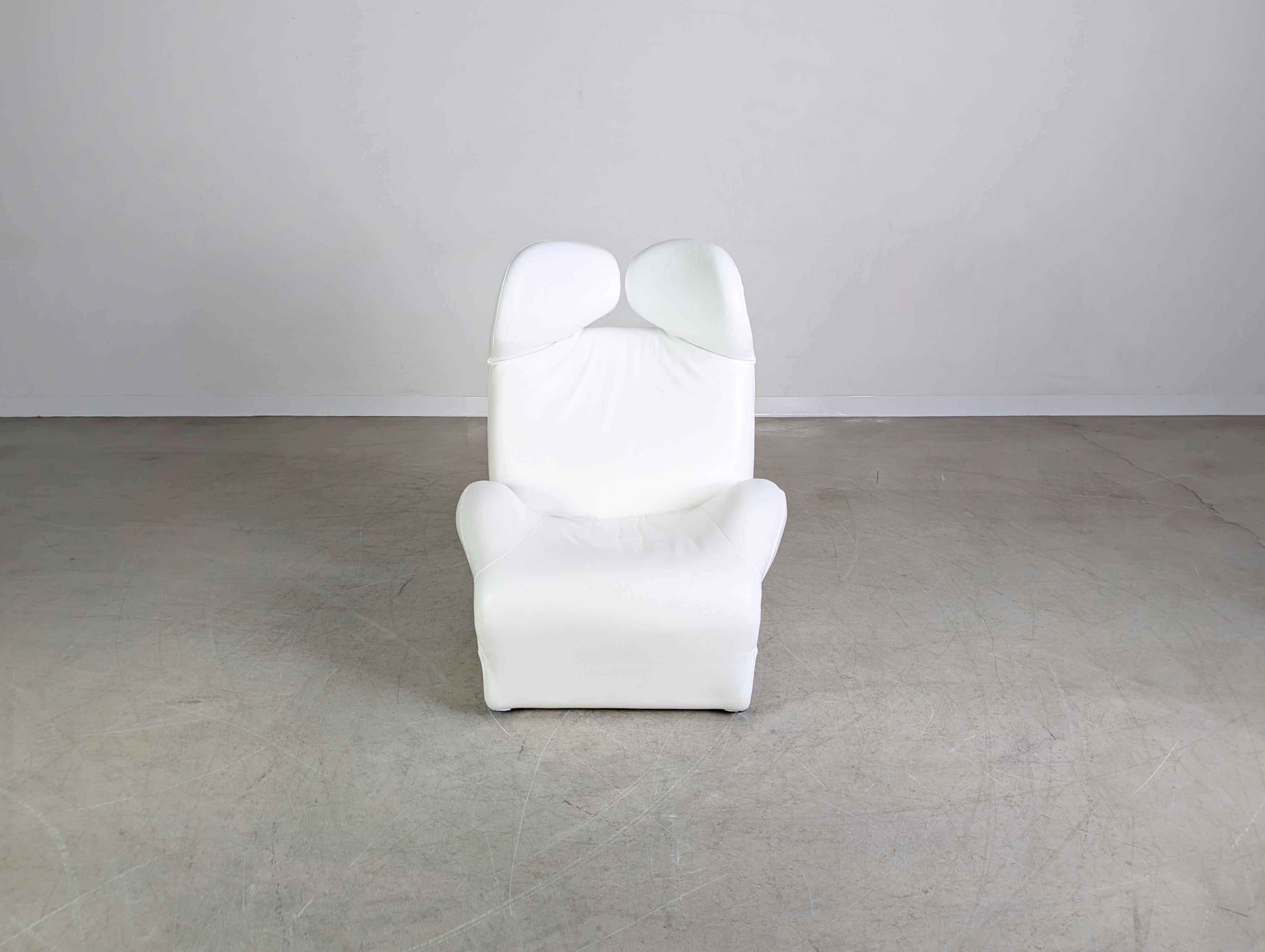 Wir bieten einen wunderschönen Cassina Wink Chair in weißem Leder zum Verkauf an. Der Sessel gilt als wahrer Designklassiker und besticht durch seine außergewöhnlich vielseitigen Anpassungsoptionen, wie eine verstellbare Rückenlehne oder umklappbare