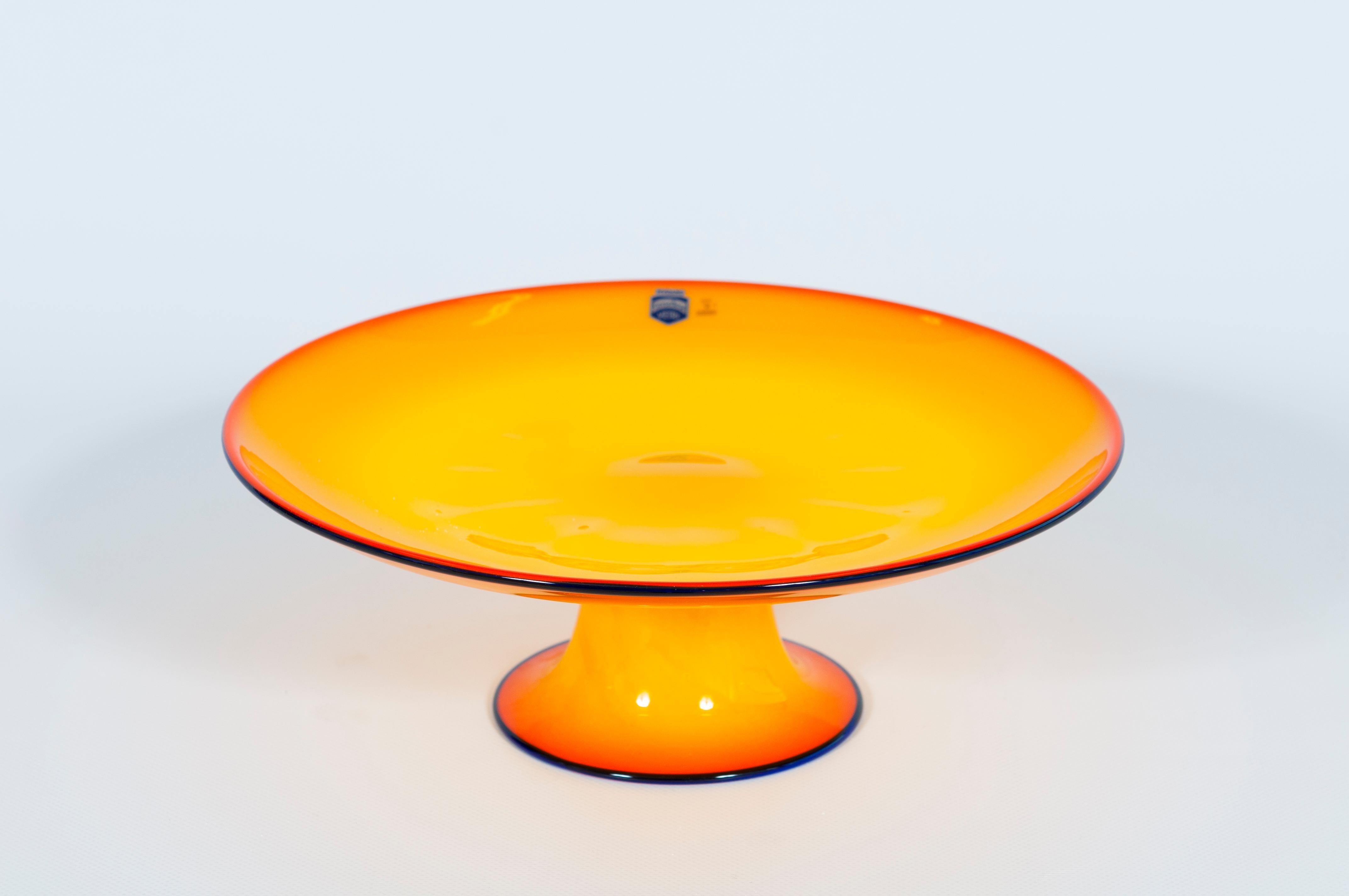 Original Cendese Footed Bowl in Sunny Yellow in blown Murano Glass 1980s Italy.
This bright footed bowl is an authentic creation of Cenedese, one of the most famous Venetian artists, known worldwide for its outstanding artworks in blown glass.