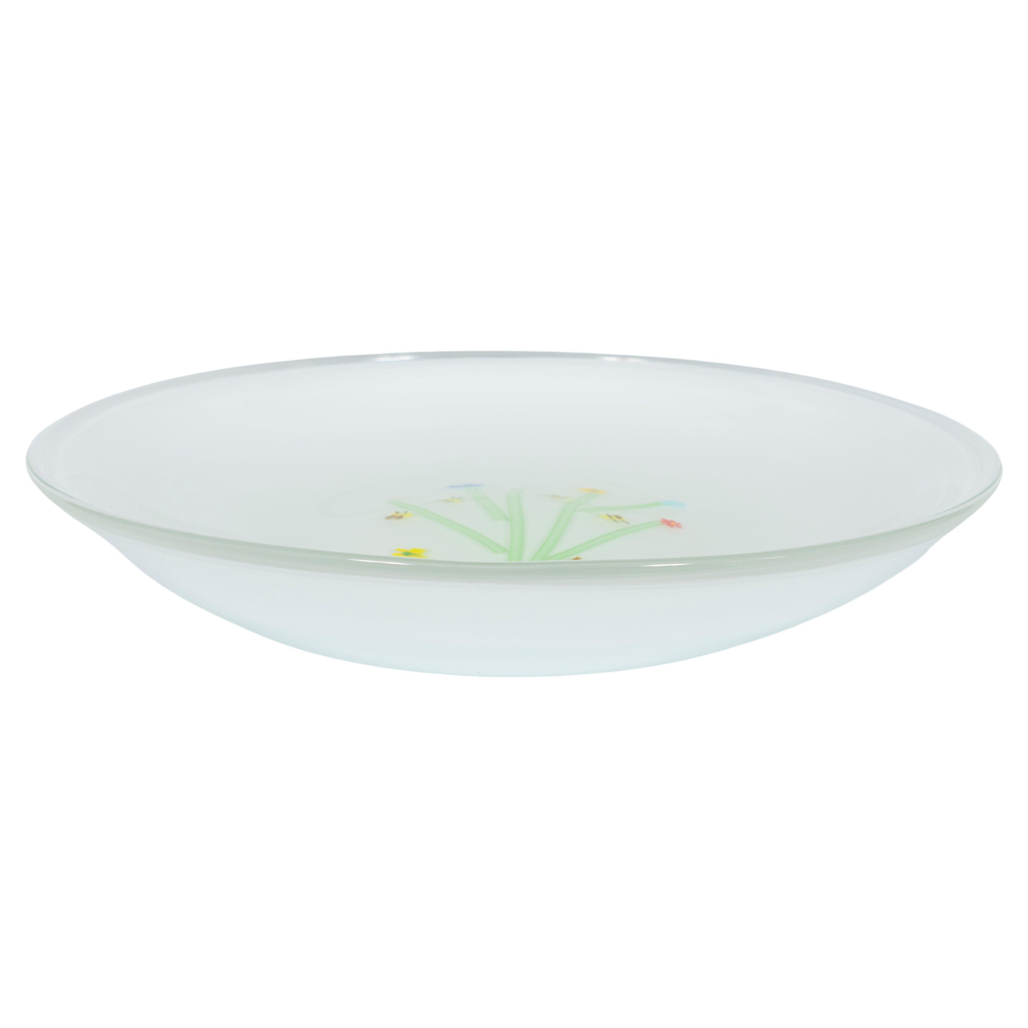 Original Plato Cenedese Blanco Lechoso de Cristal de Murano con Flores Italia Años 90 en venta