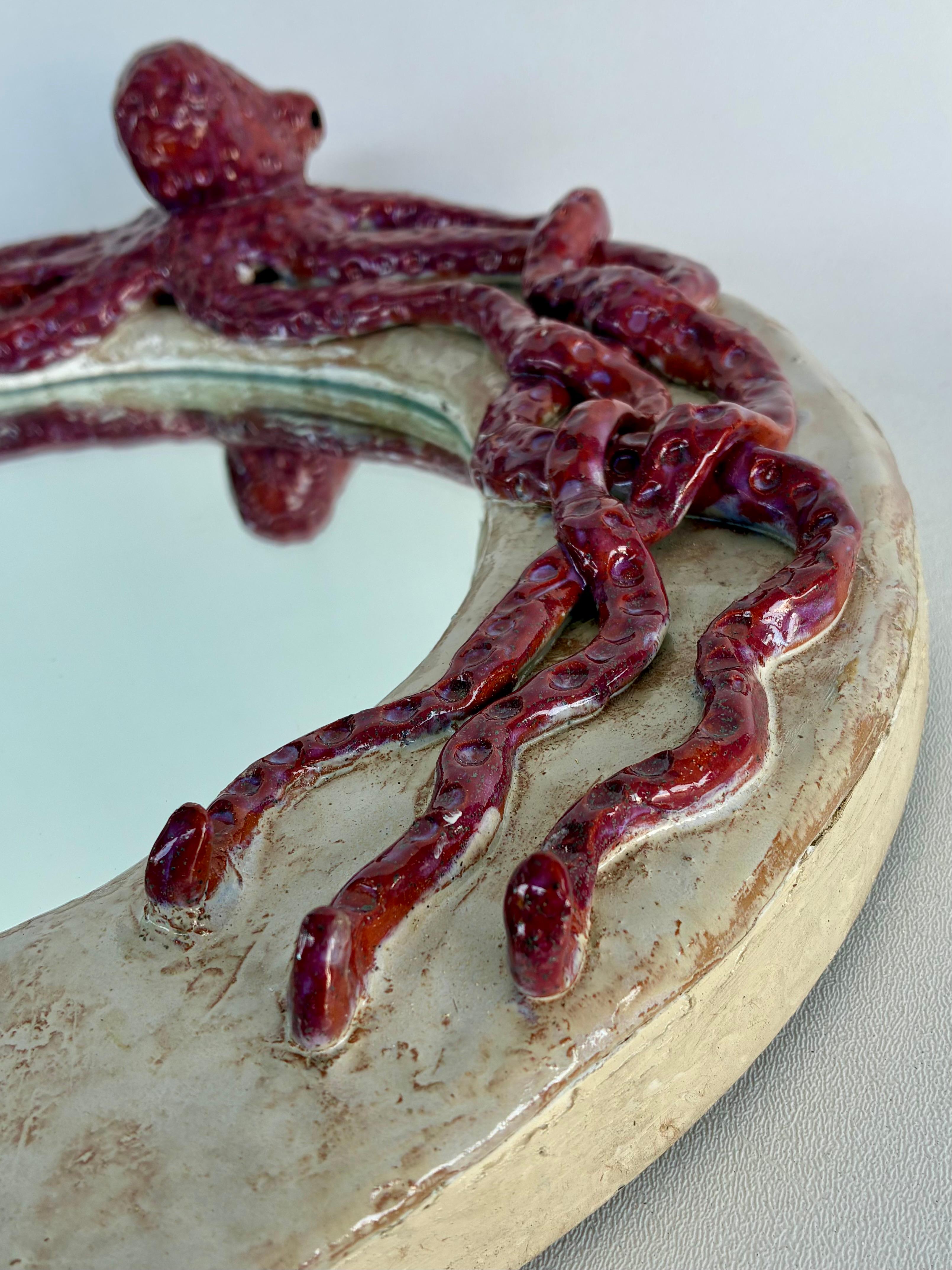 Organique Miroir original en céramique avec support en Wood par l'artiste de Floride Rexx Fischer en vente