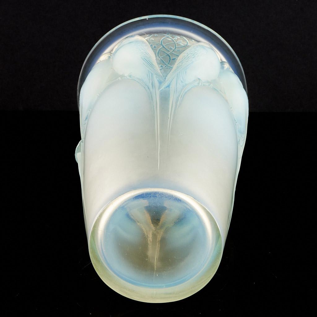 20th Century Original 'Ceylan' Electric Blue Opalescent Glass Vase by Rene Lalique 1924