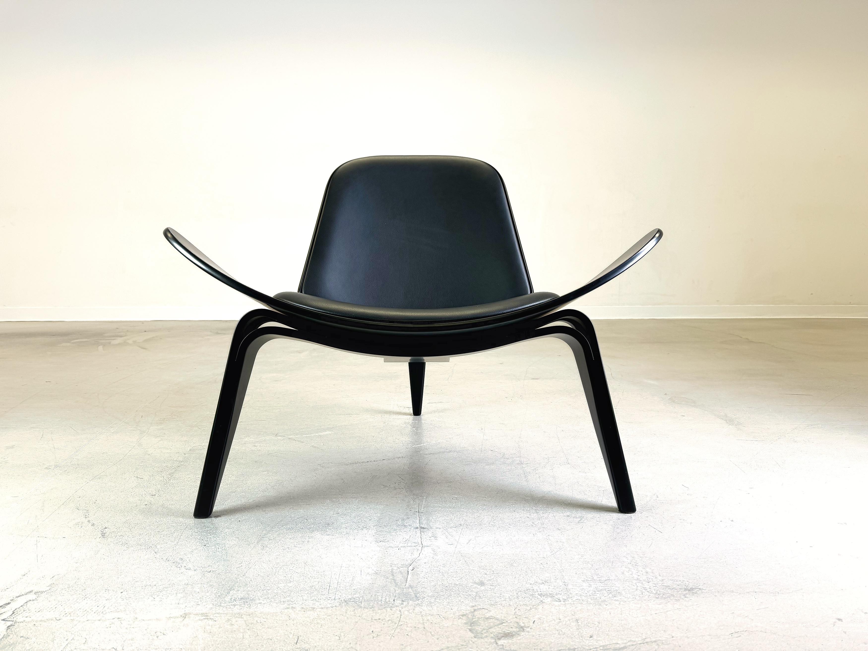 Post-Modern Original CH07 Shell chair Carl Hansen & Son Hans Wegner