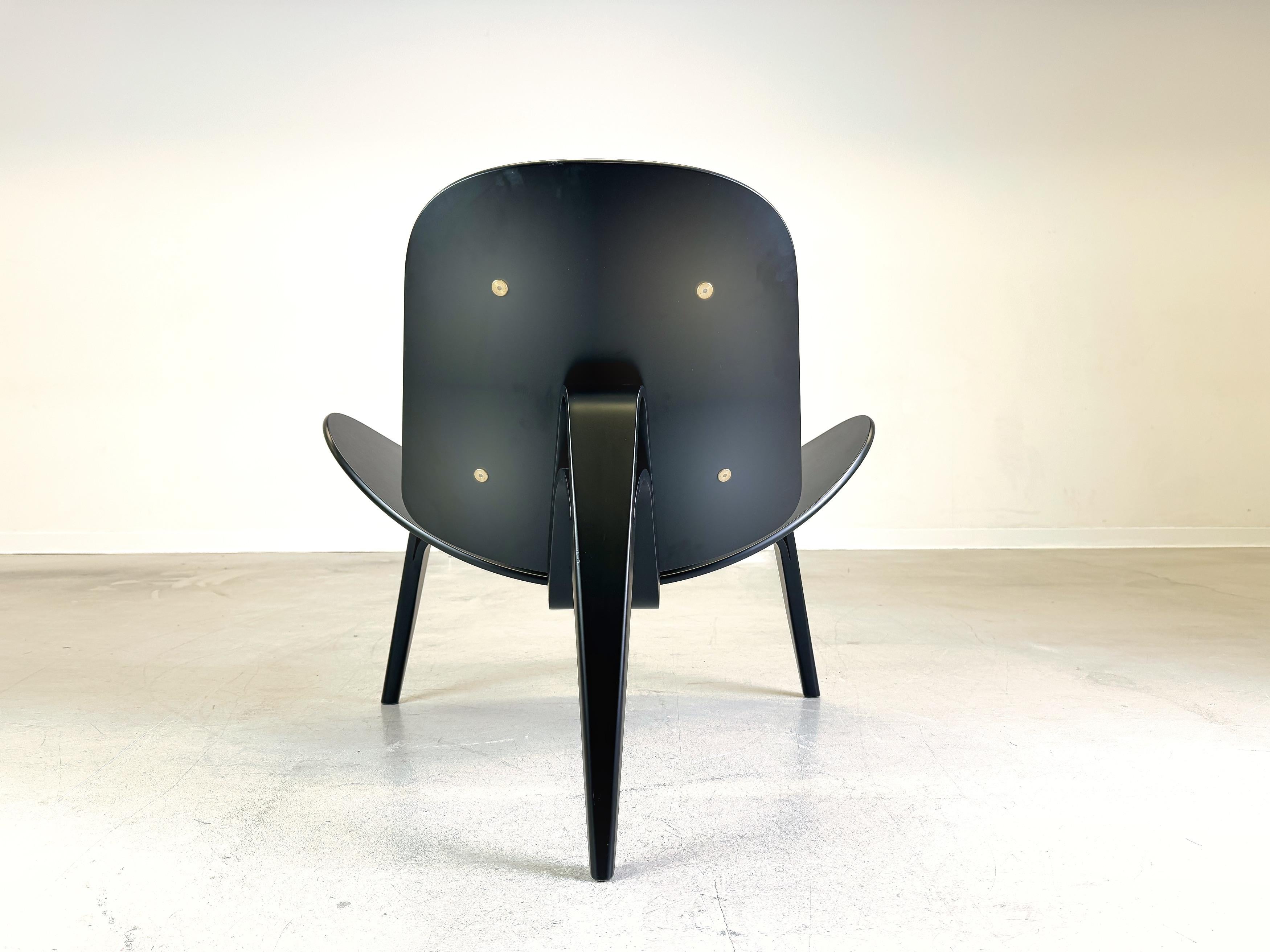 Contemporary Original CH07 Shell chair Carl Hansen & Son Hans Wegner